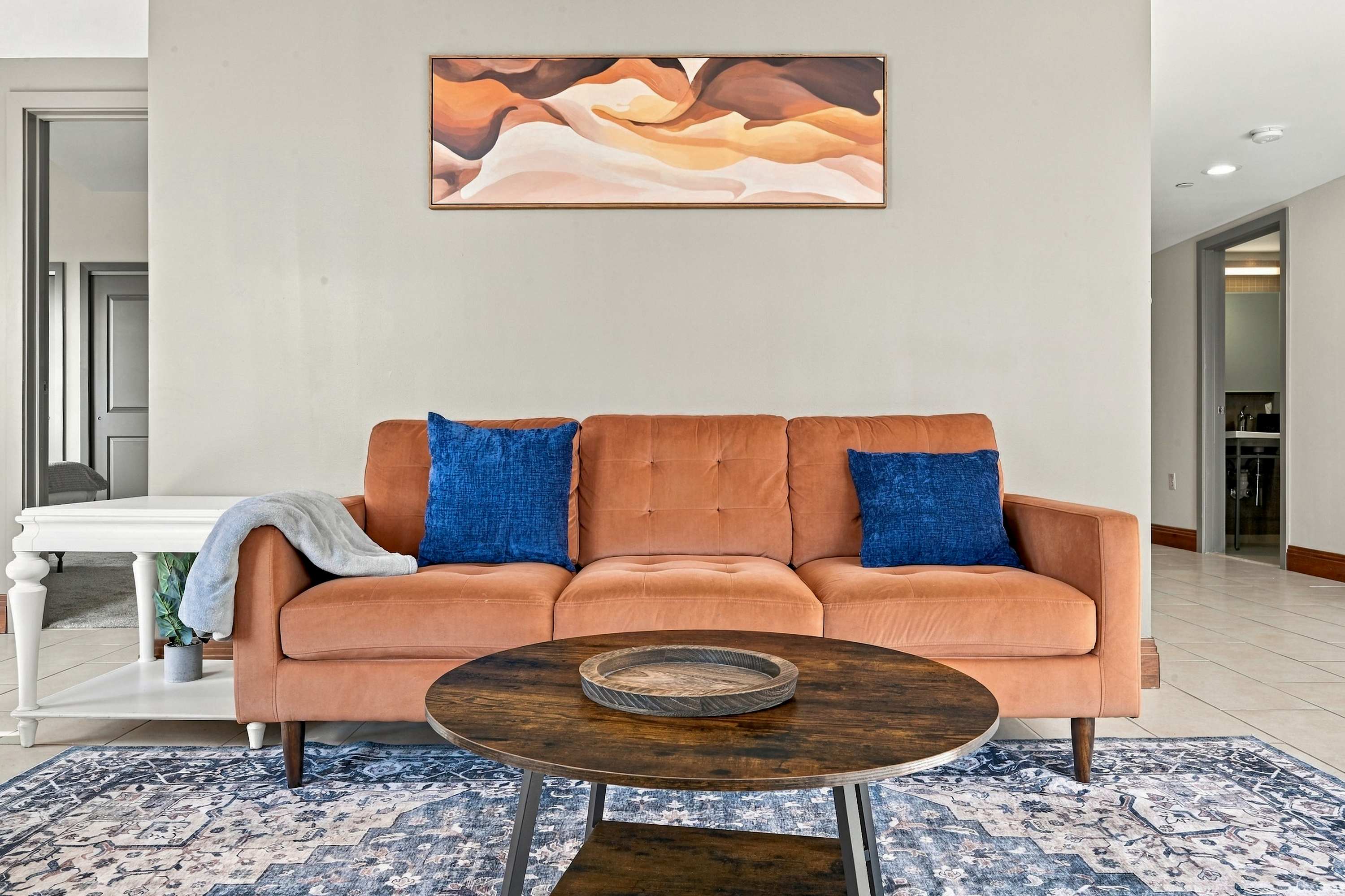 Stylish High-Rise Loft in Downtown Detroit, City Views