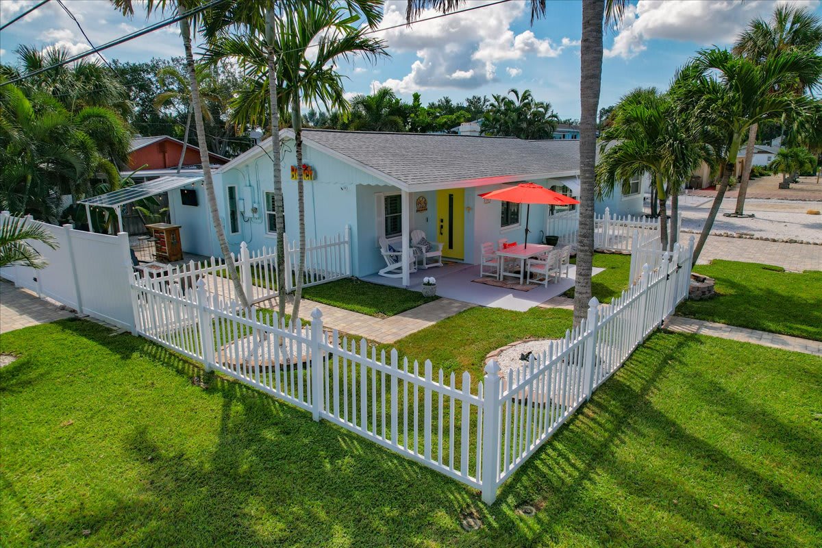 Beach Cottage | Close to the Beach | Pet Friendly