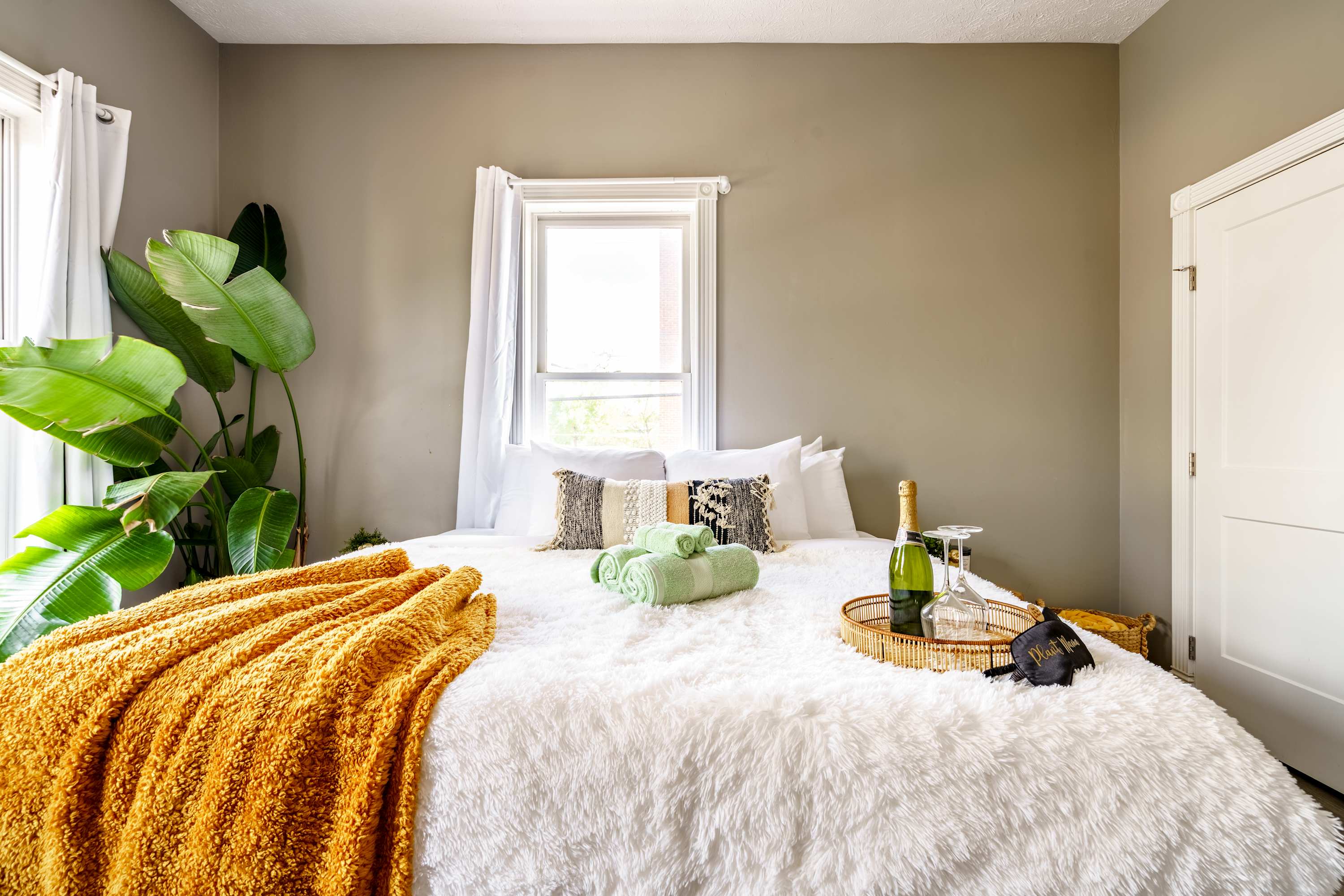 Cozy Cabana by Jungle House | Downtown & Short North | Free Parking...