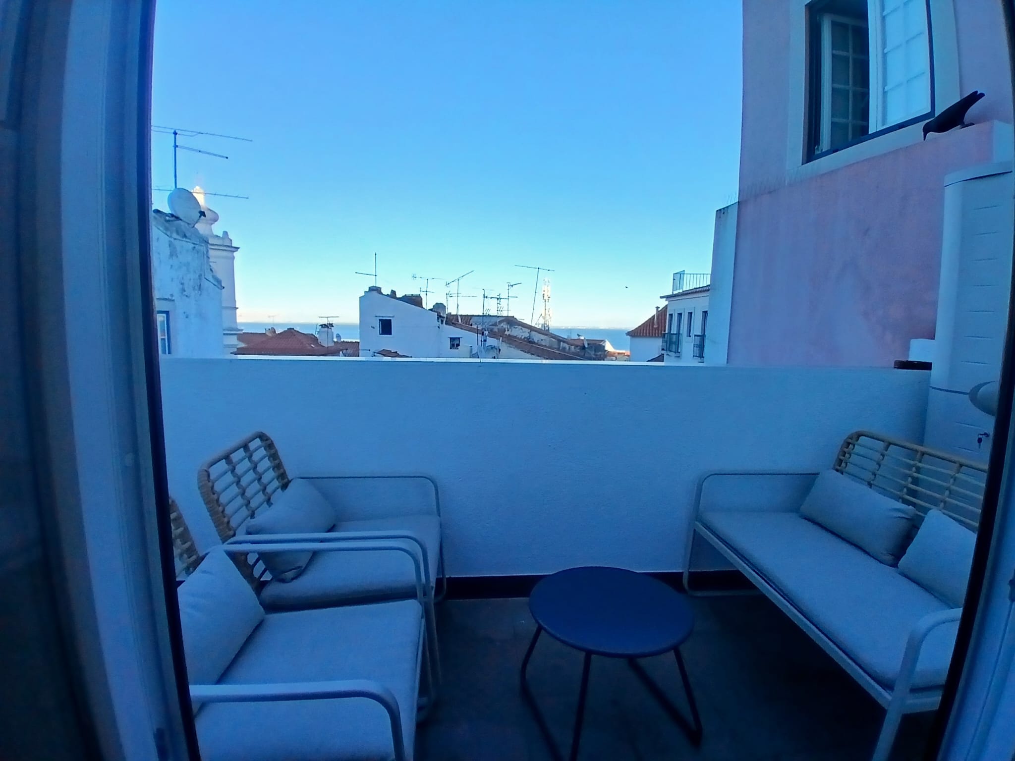 Blue House | River View Balcony • AC • 2 En-Suites — Lisboa, Lisbon — vacation rental