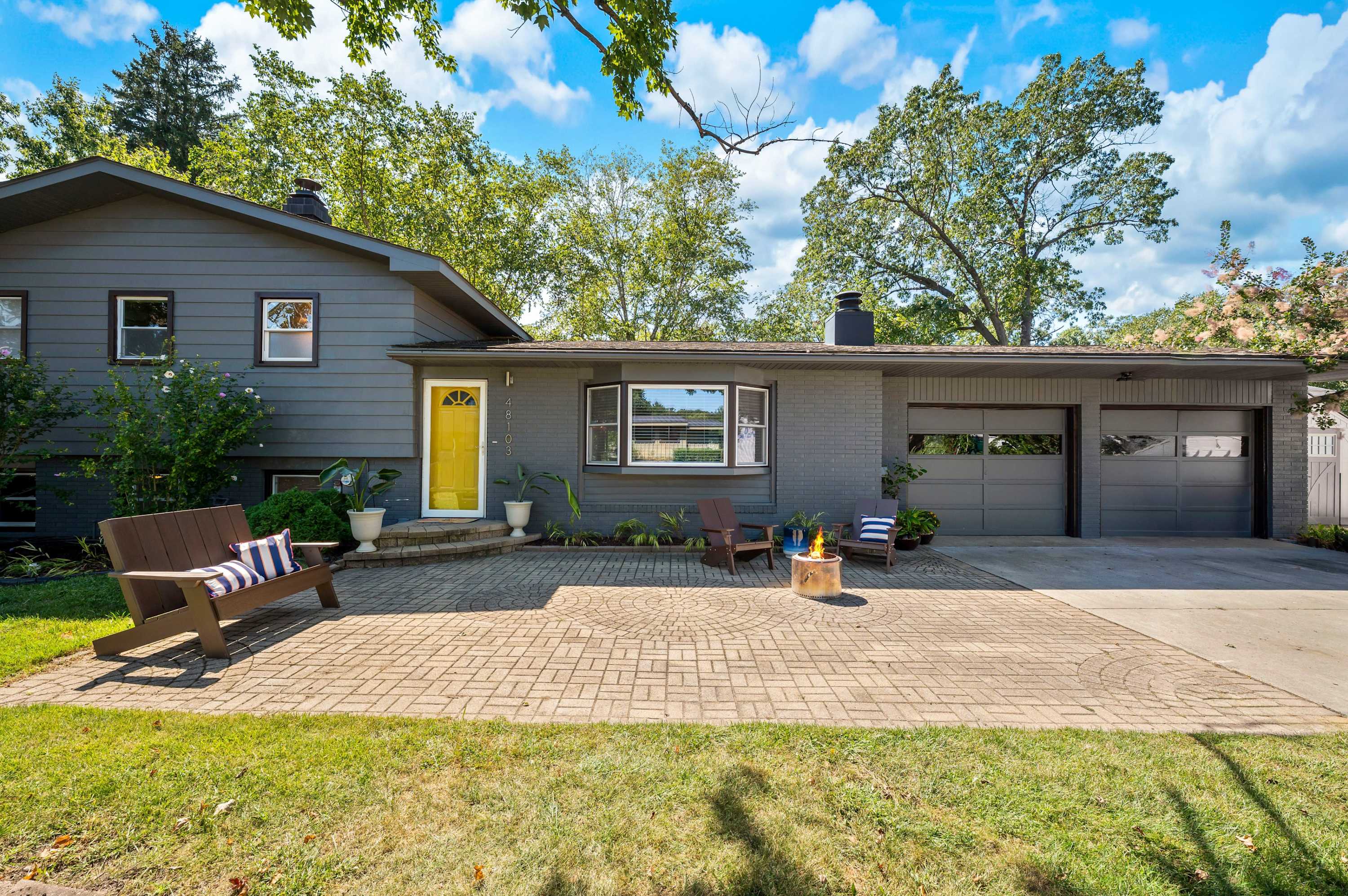 Steps to Ridge Road Beach Renovated Home with Private Hot Tub, Firepit & Porch