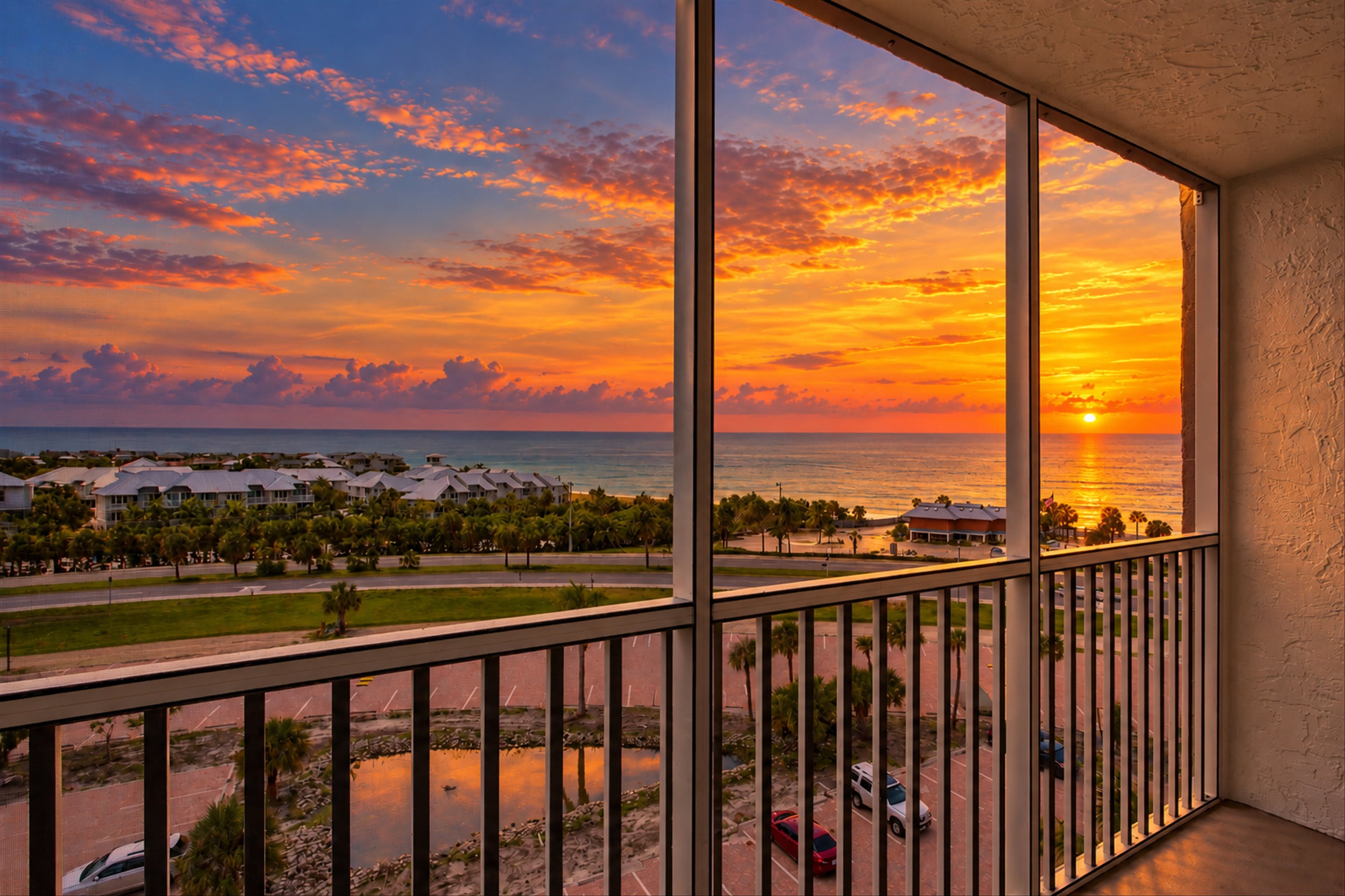 Gulf view studio with shared pool steps to the beach & internet