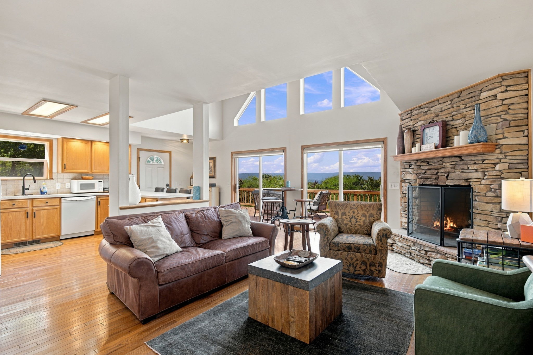 Berkeley Springs w/Hot Tub + Game Room + Fire Pit