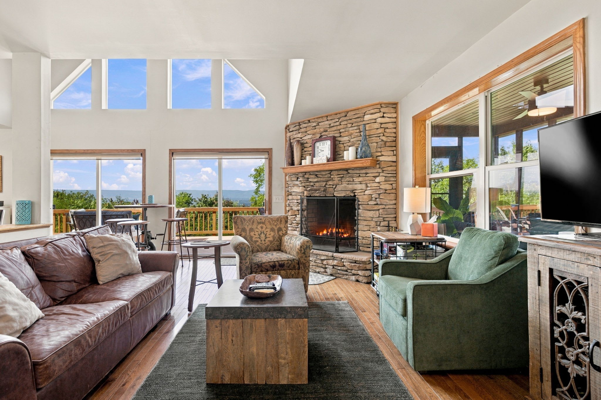 Berkeley Springs w/Hot Tub + Game Room + Fire Pit