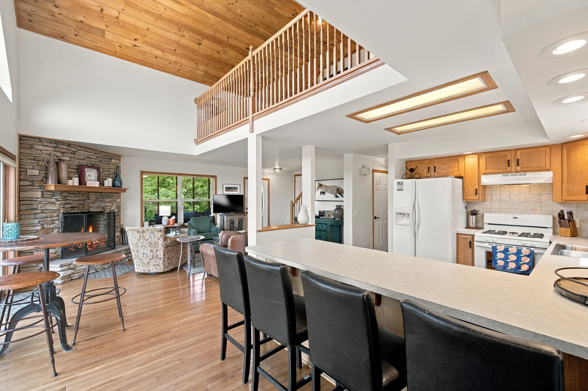 Berkeley Springs w/Hot Tub + Game Room + Fire Pit