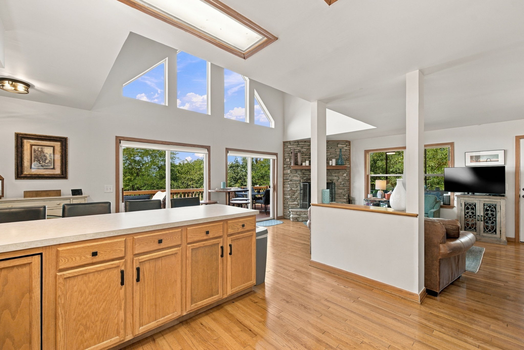 Berkeley Springs w/Hot Tub + Game Room + Fire Pit