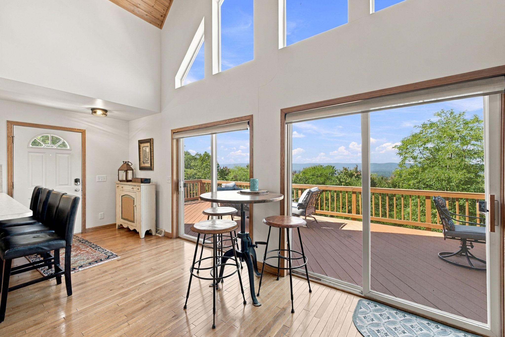 Berkeley Springs w/Hot Tub + Game Room + Fire Pit