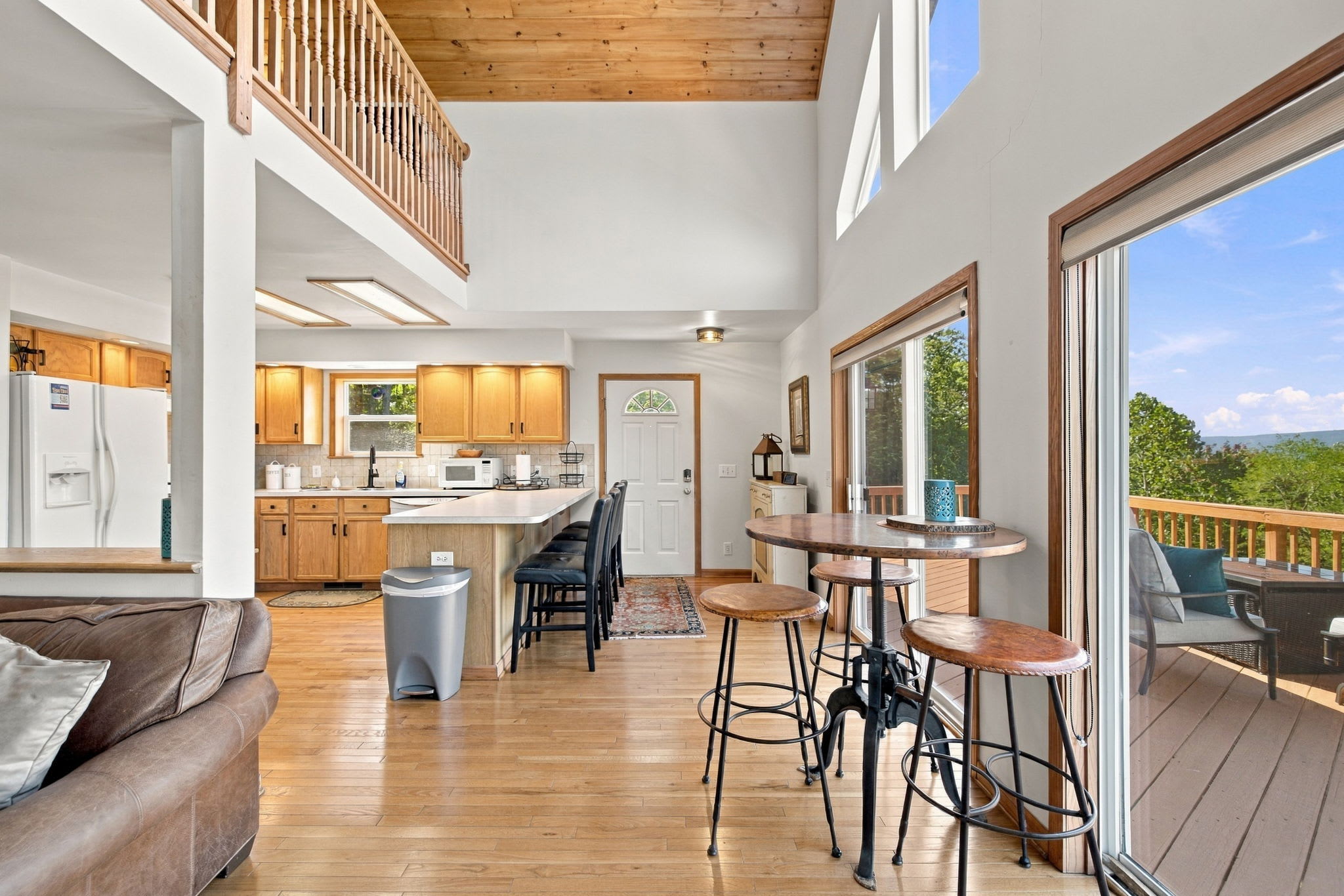 Berkeley Springs w/Hot Tub + Game Room + Fire Pit