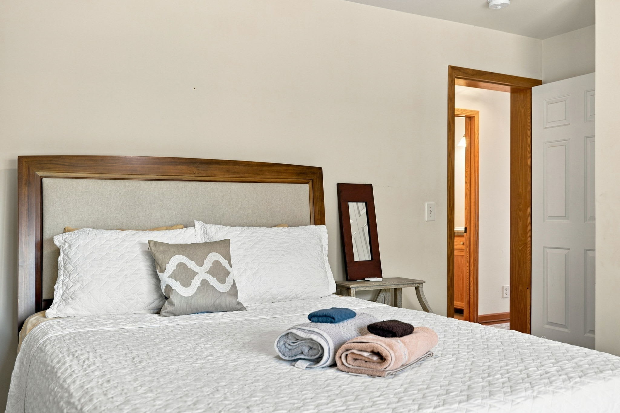 Berkeley Springs w/Hot Tub + Game Room + Fire Pit