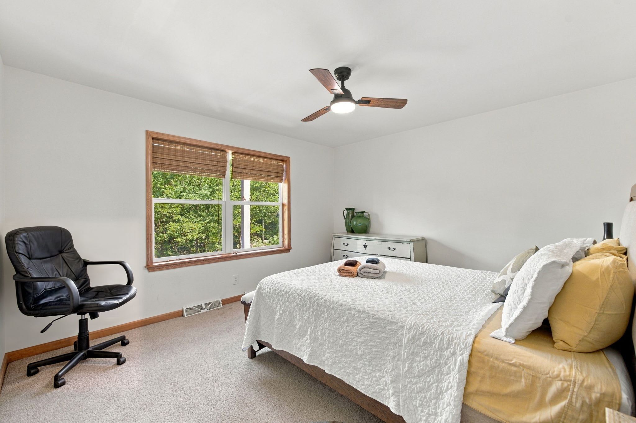 Berkeley Springs w/Hot Tub + Game Room + Fire Pit