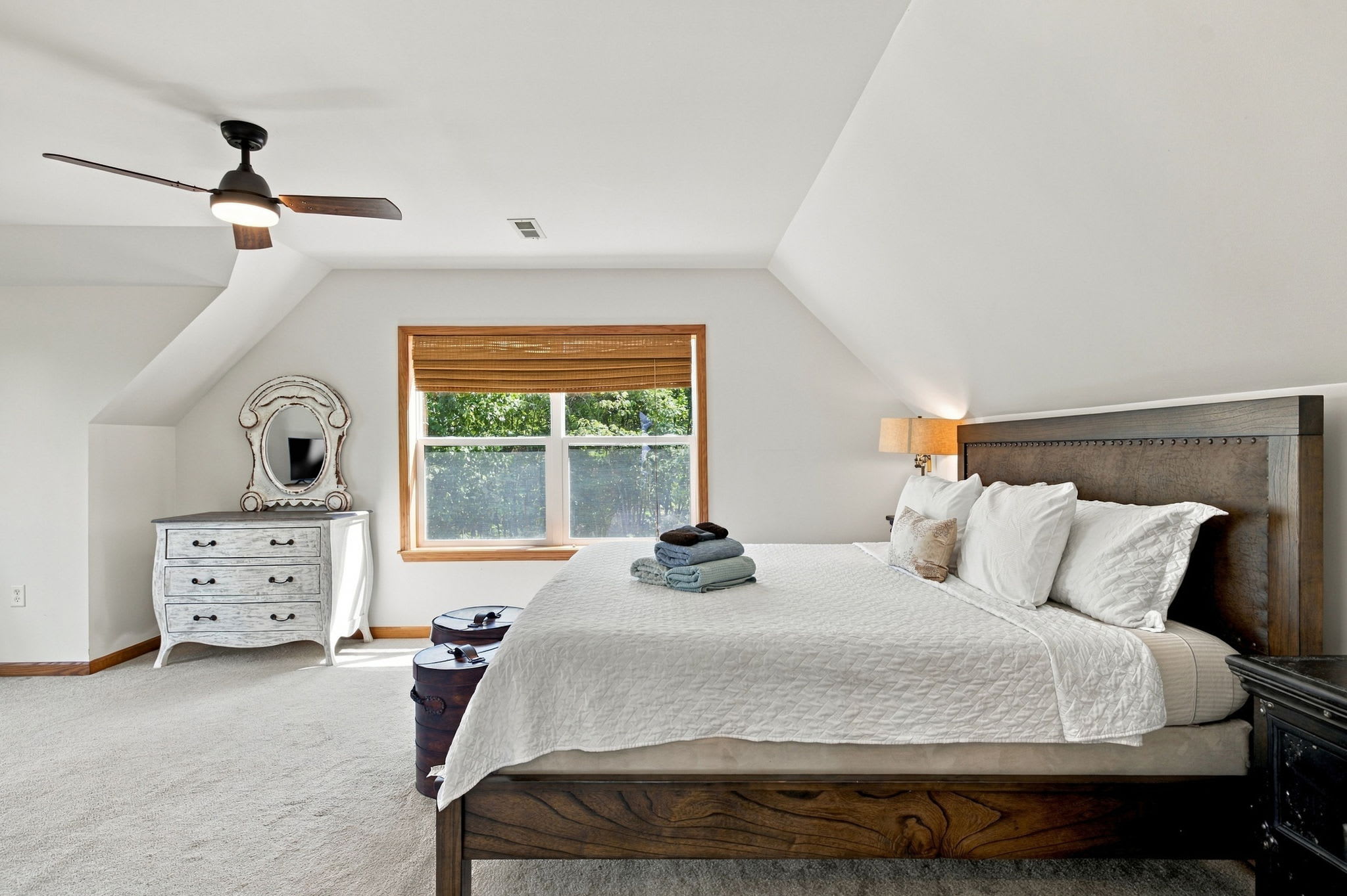 Berkeley Springs w/Hot Tub + Game Room + Fire Pit