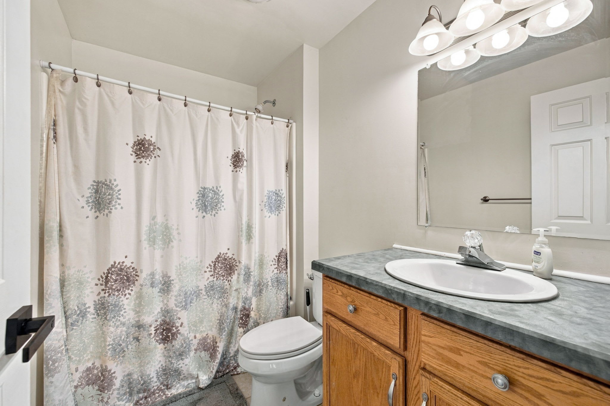 Main Level: Full bathroom with shower/tub combination
