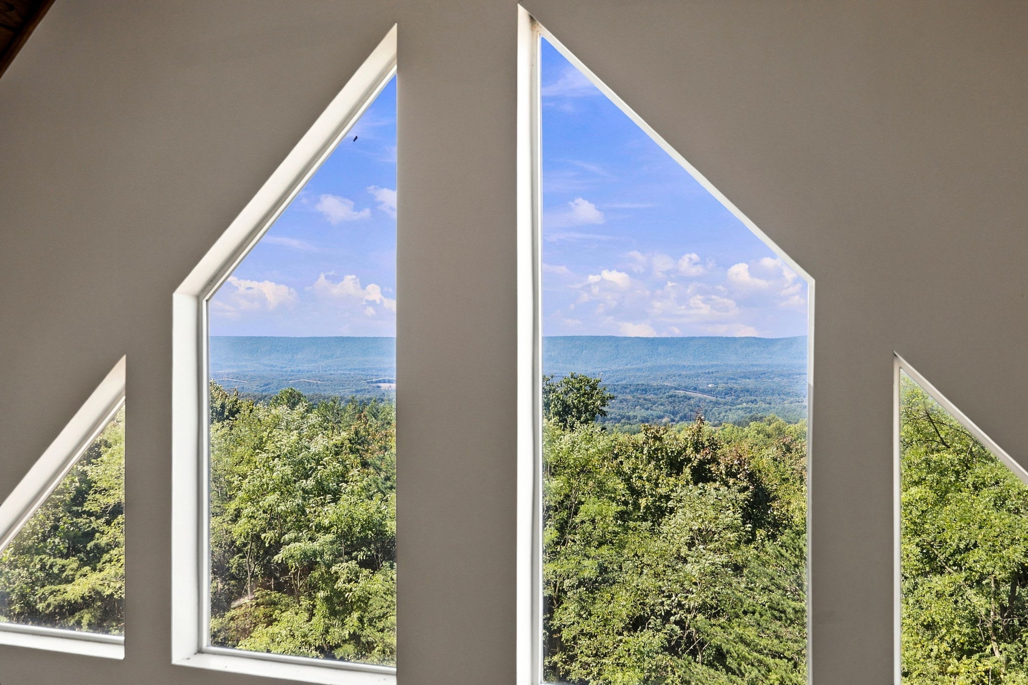 Berkeley Springs w/Hot Tub + Game Room + Fire Pit
