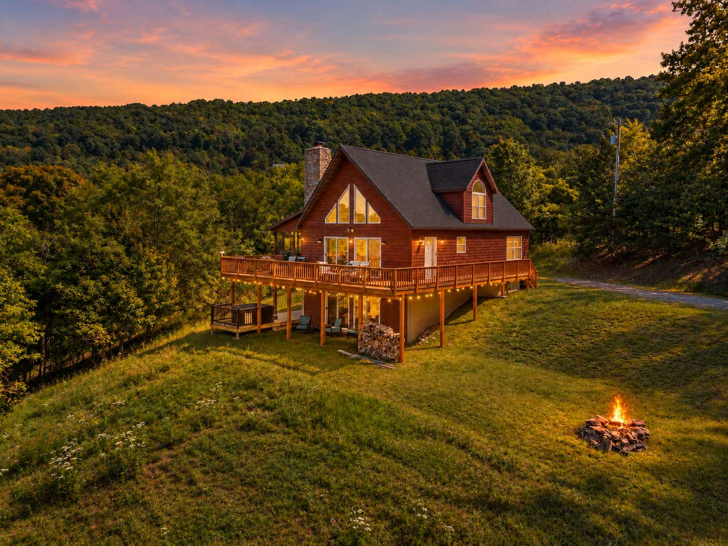 Berkeley Springs w/Hot Tub + Game Room + Fire Pit