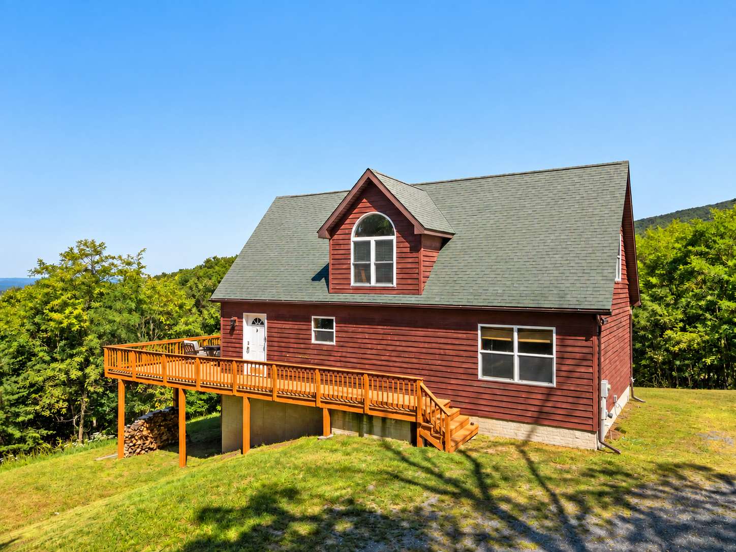 Berkeley Springs w/Hot Tub + Game Room + Fire Pit