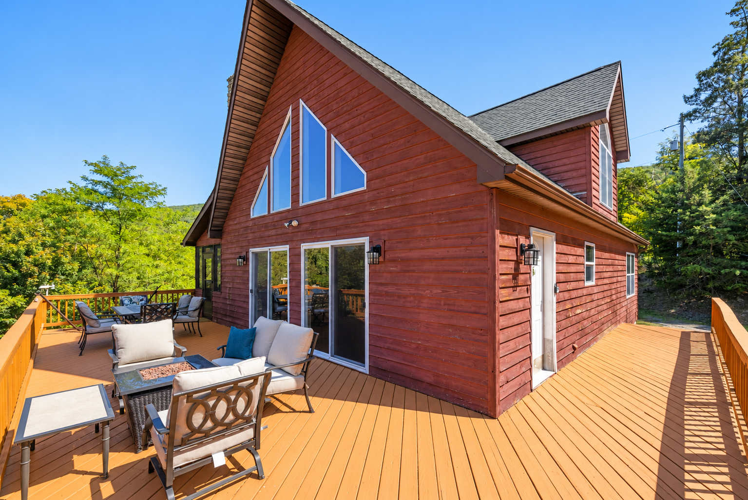 Berkeley Springs w/Hot Tub + Game Room + Fire Pit