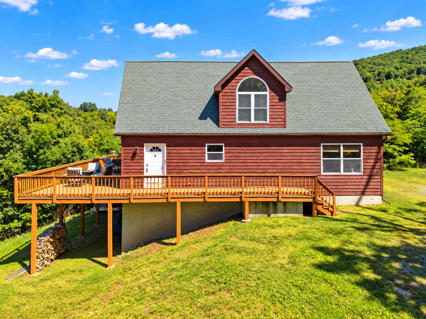 Berkeley Springs w/Hot Tub + Game Room + Fire Pit