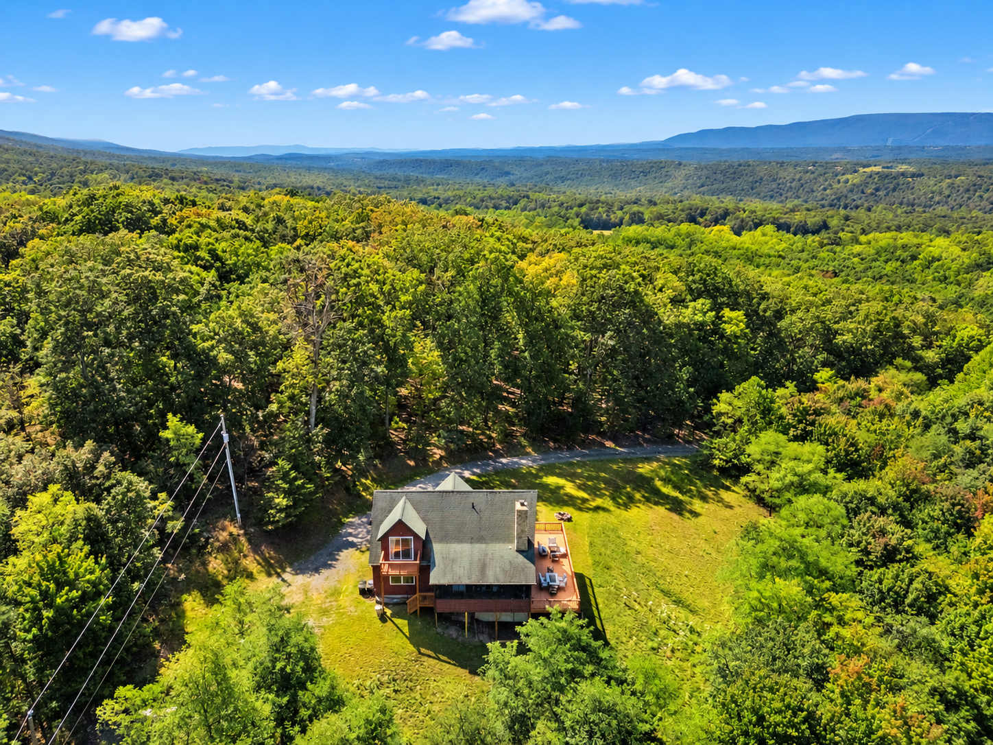 Berkeley Springs w/Hot Tub + Game Room + Fire Pit