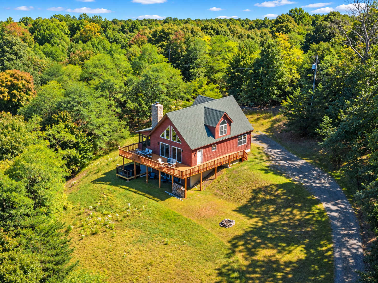 Berkeley Springs w/Hot Tub + Game Room + Fire Pit