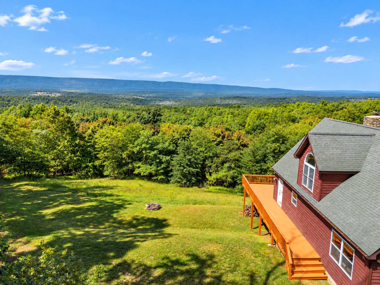 Berkeley Springs w/Hot Tub + Game Room + Fire Pit