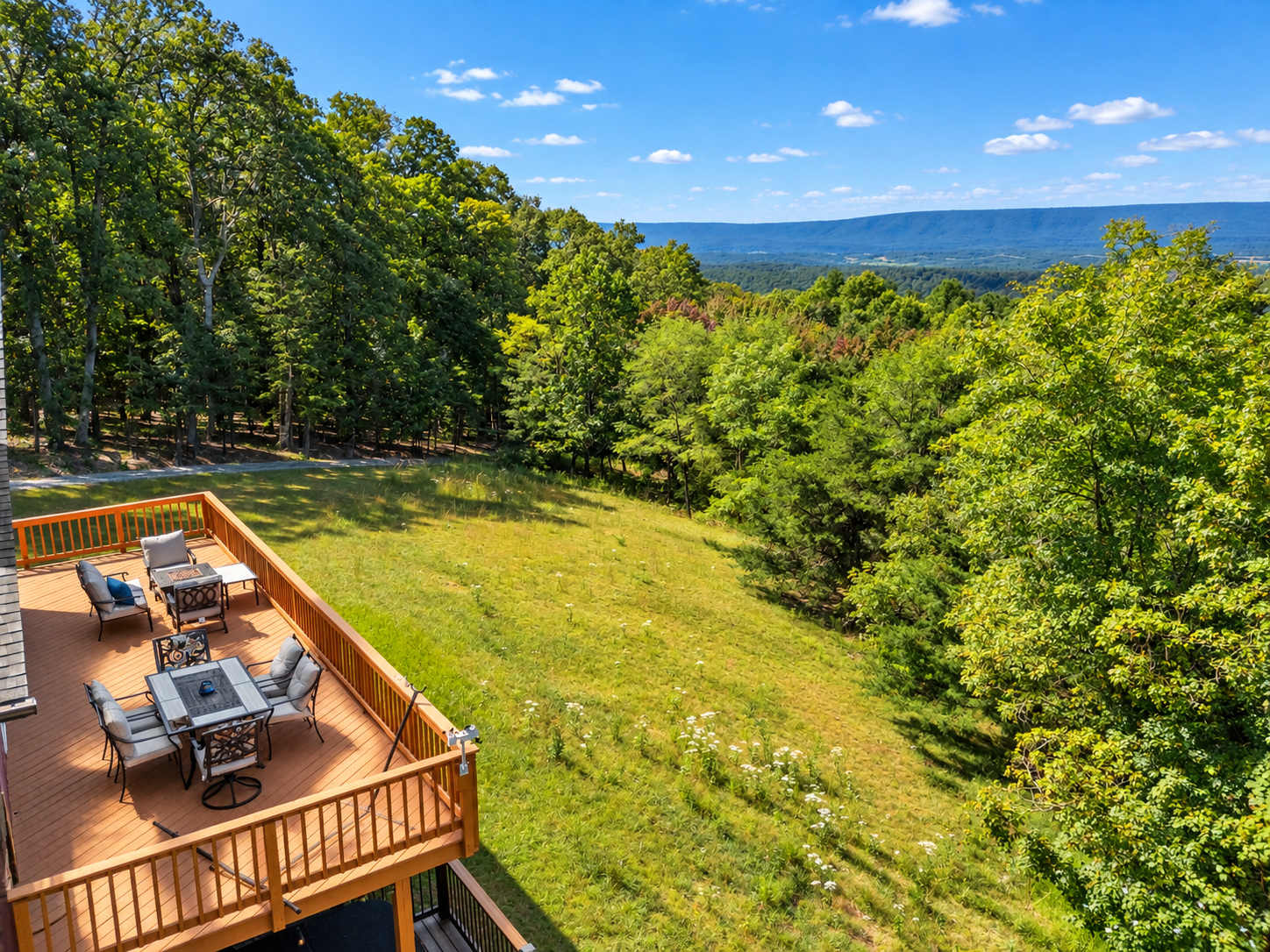 Berkeley Springs w/Hot Tub + Game Room + Fire Pit