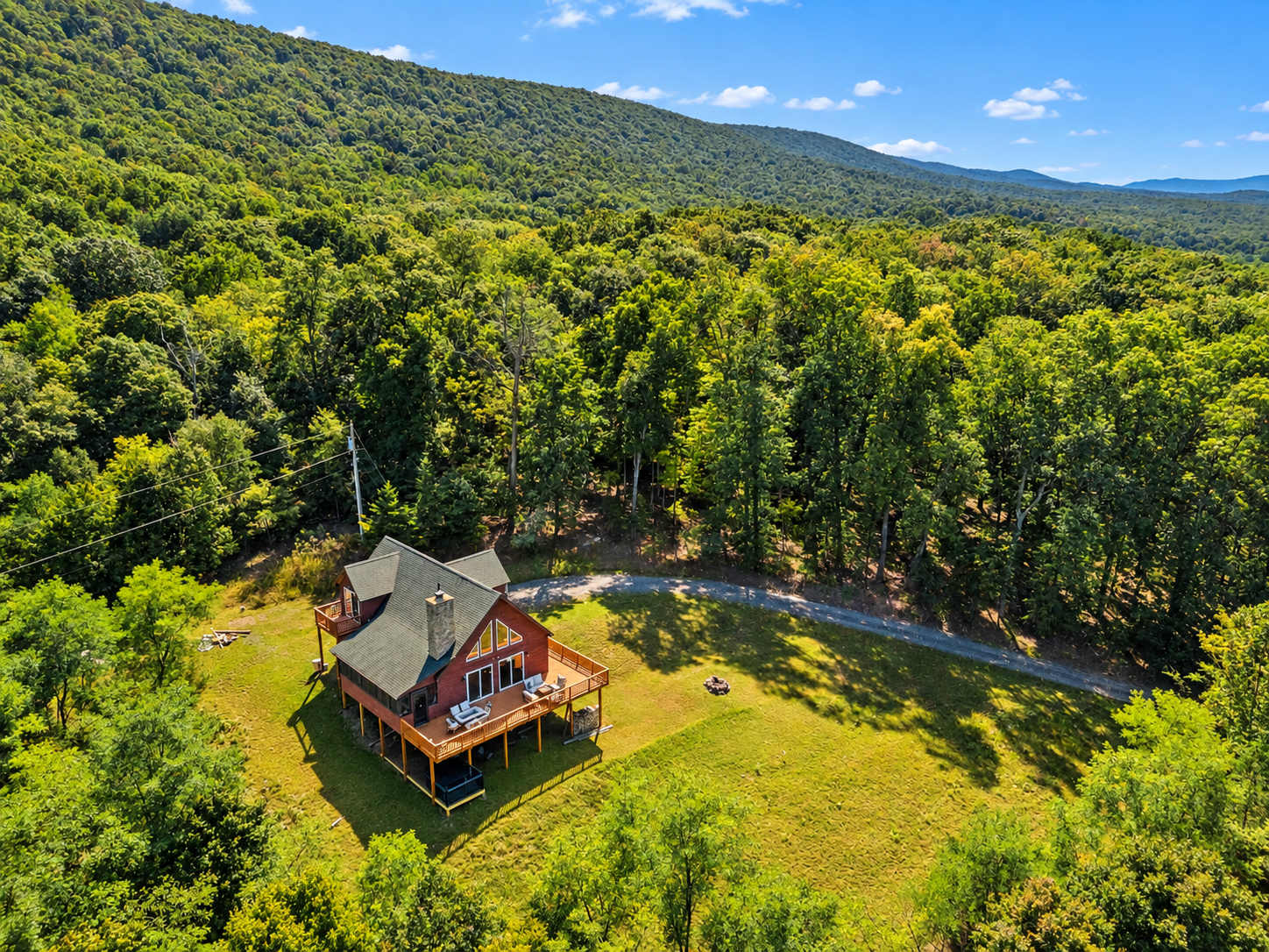 Berkeley Springs w/Hot Tub + Game Room + Fire Pit