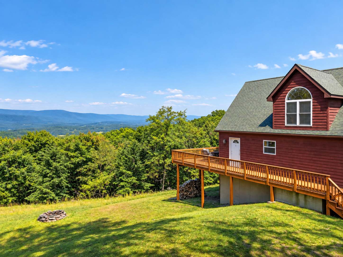 Berkeley Springs w/Hot Tub + Game Room + Fire Pit