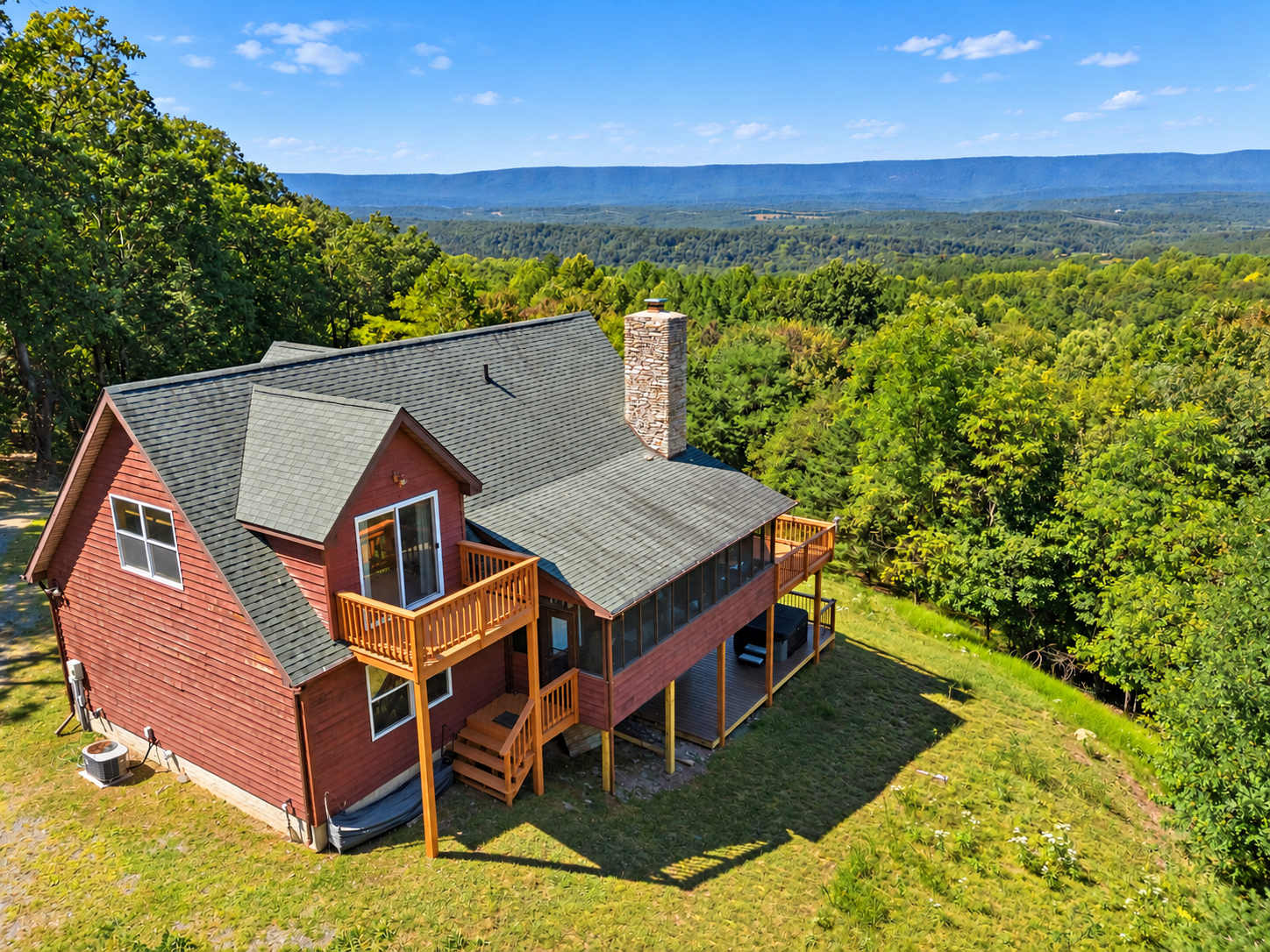Berkeley Springs w/Hot Tub + Game Room + Fire Pit