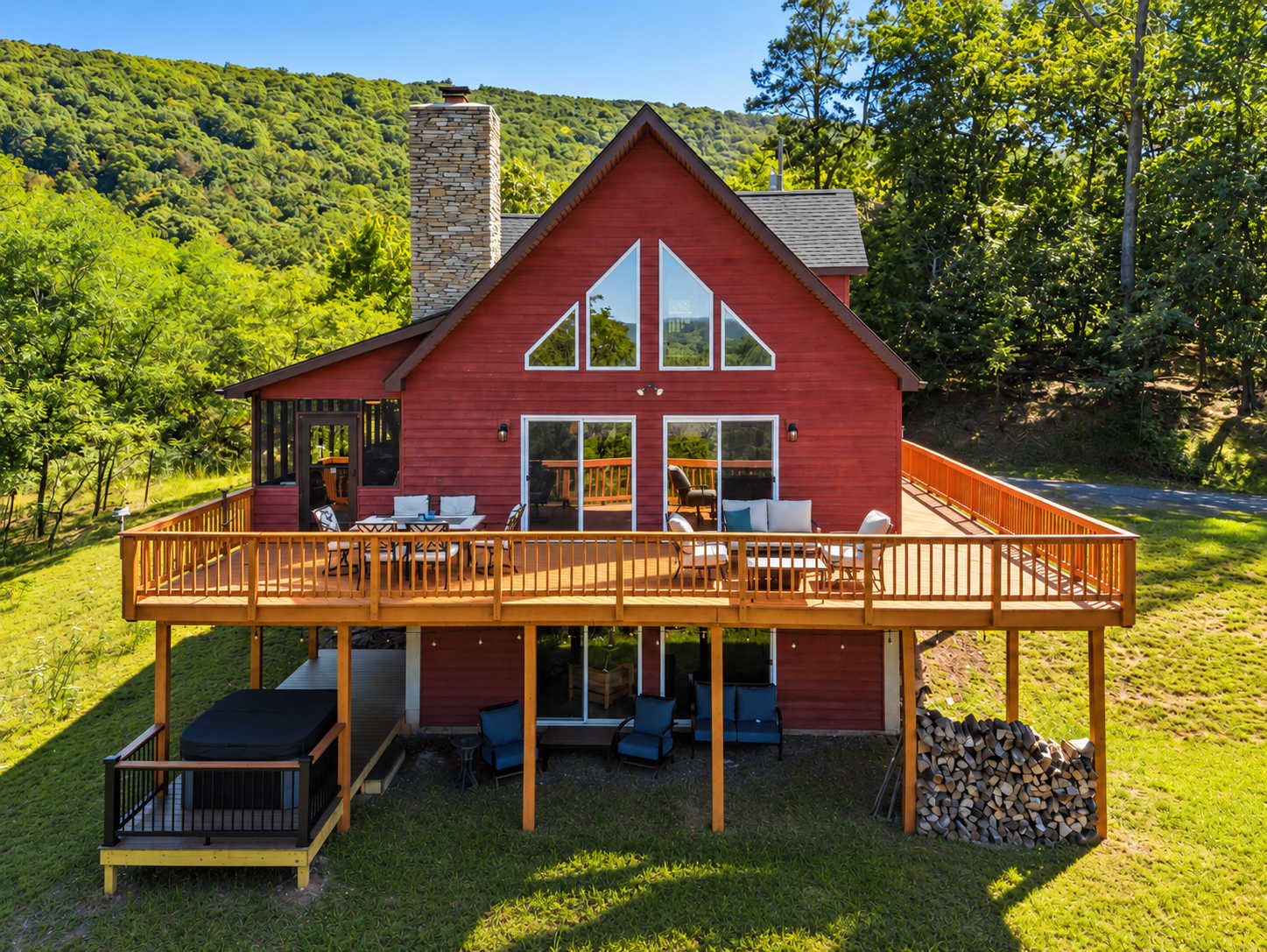 Berkeley Springs w/Hot Tub + Game Room + Fire Pit