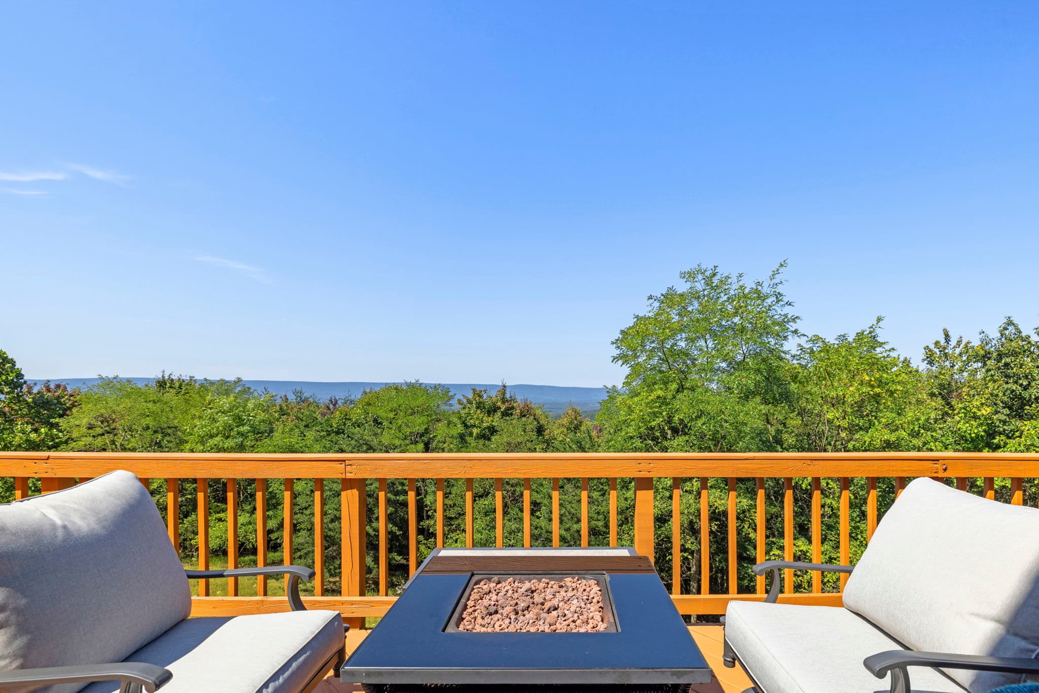 Berkeley Springs w/Hot Tub + Game Room + Fire Pit
