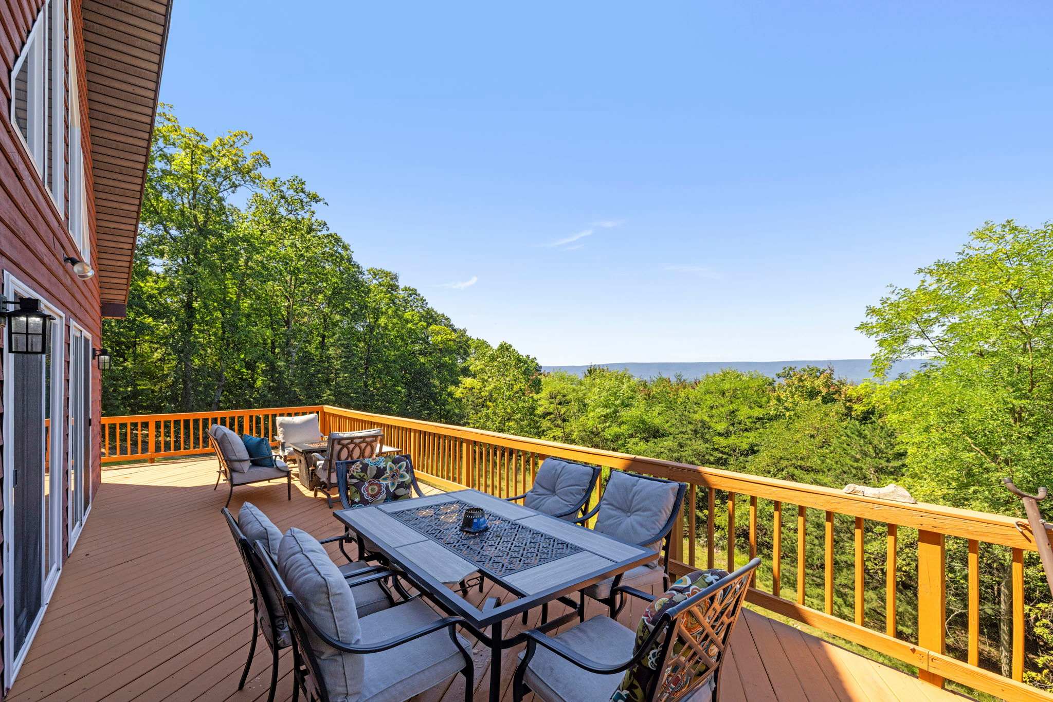 Berkeley Springs w/Hot Tub + Game Room + Fire Pit