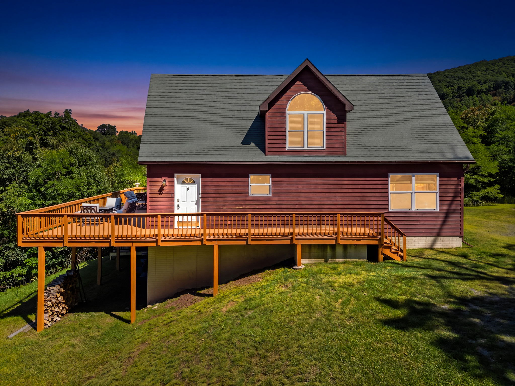 Berkeley Springs w/Hot Tub + Game Room + Fire Pit