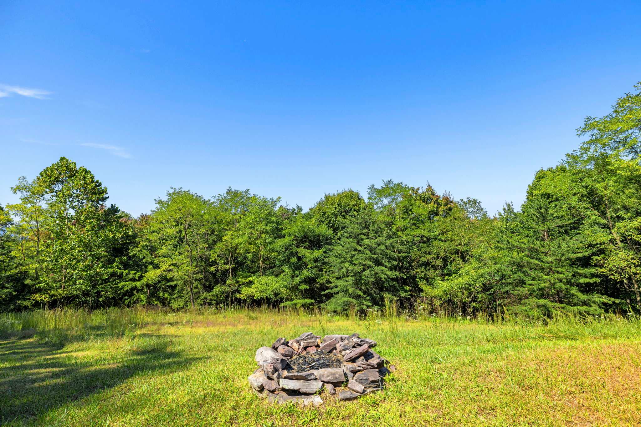 Berkeley Springs w/Hot Tub + Game Room + Fire Pit