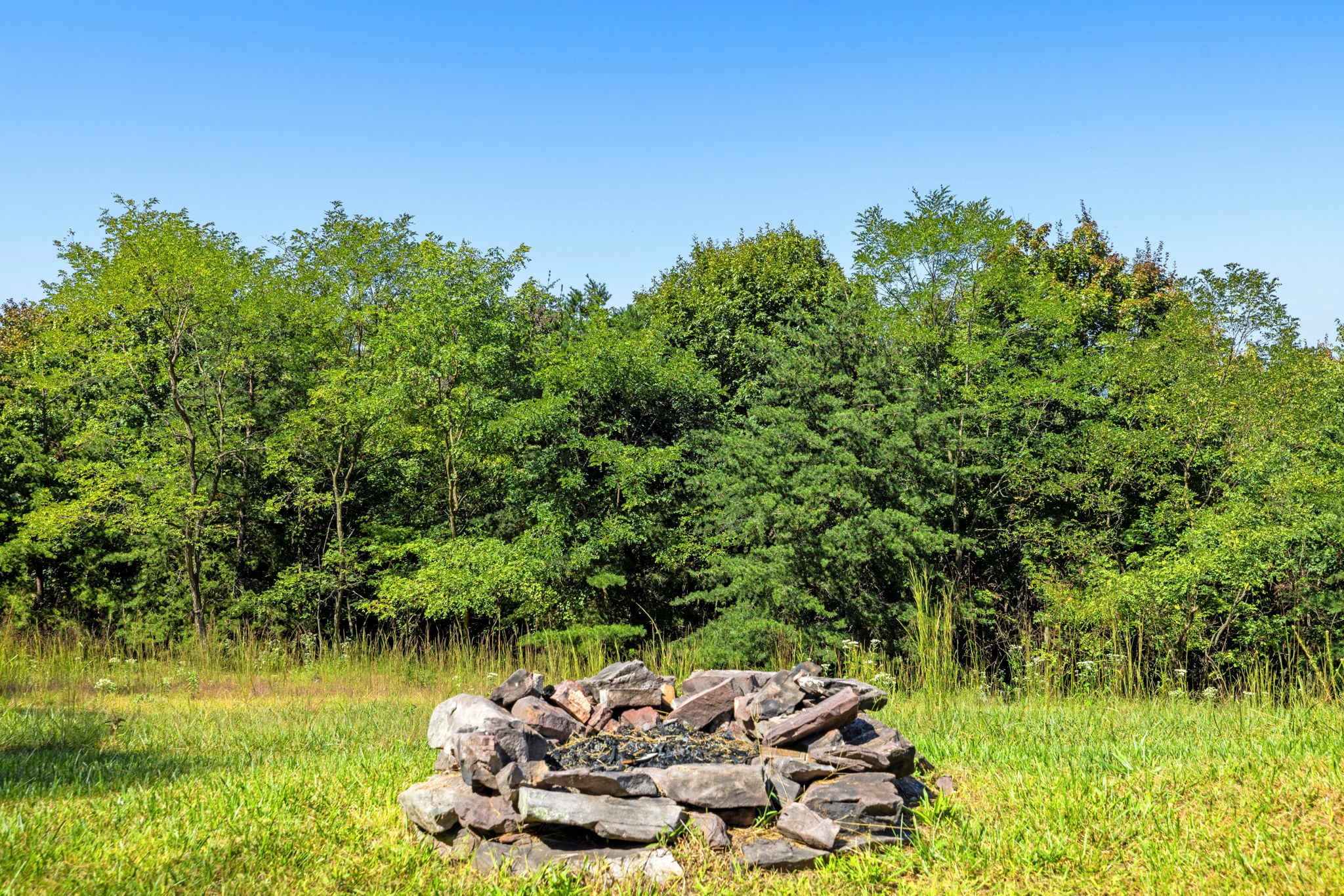 Berkeley Springs w/Hot Tub + Game Room + Fire Pit
