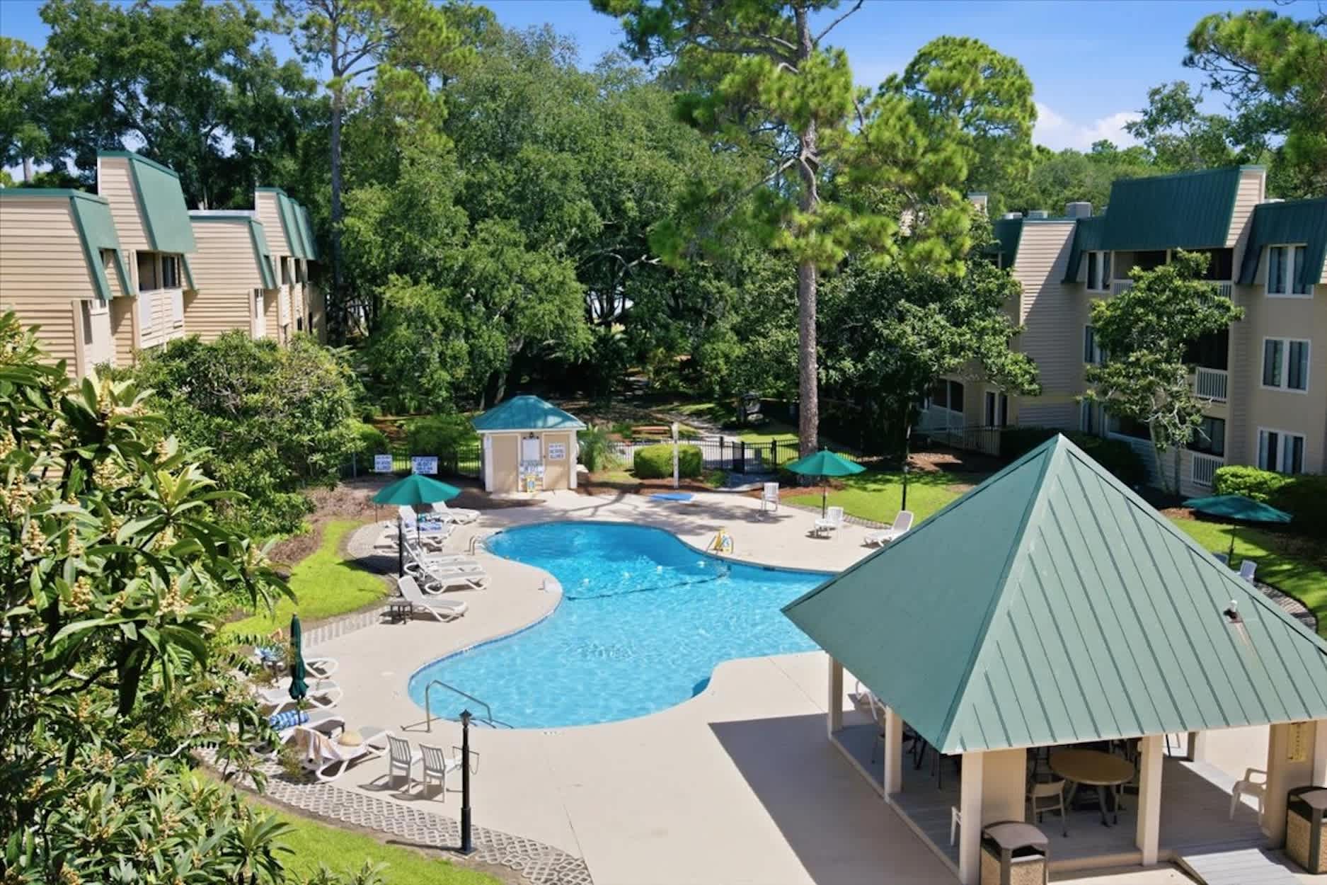 2BR Condo for 6 w/Balcony Overlooking Shared Pool! | Photo 1