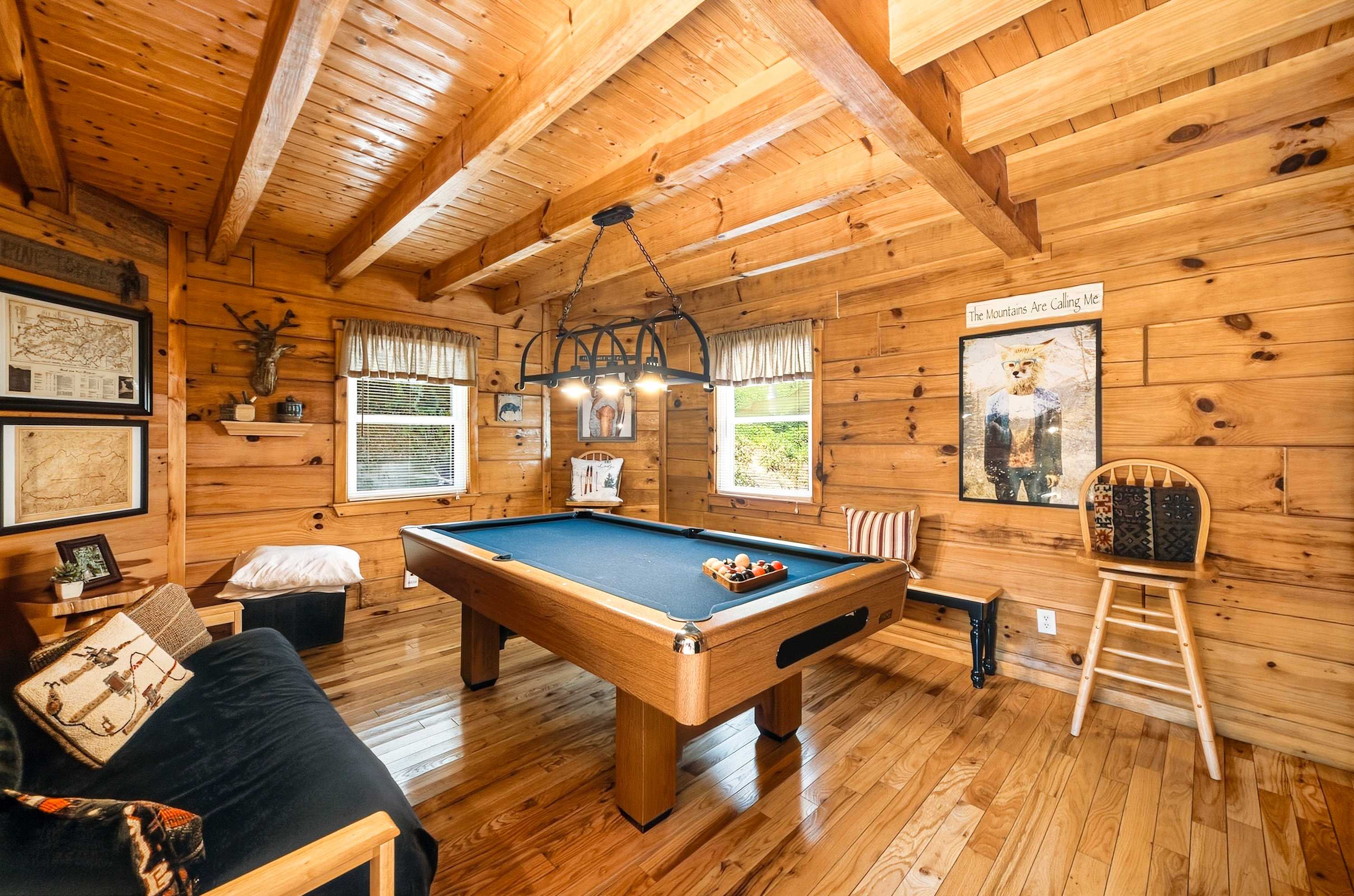 Best Location - Cozy Log Cabin - Hot Tub & Pool