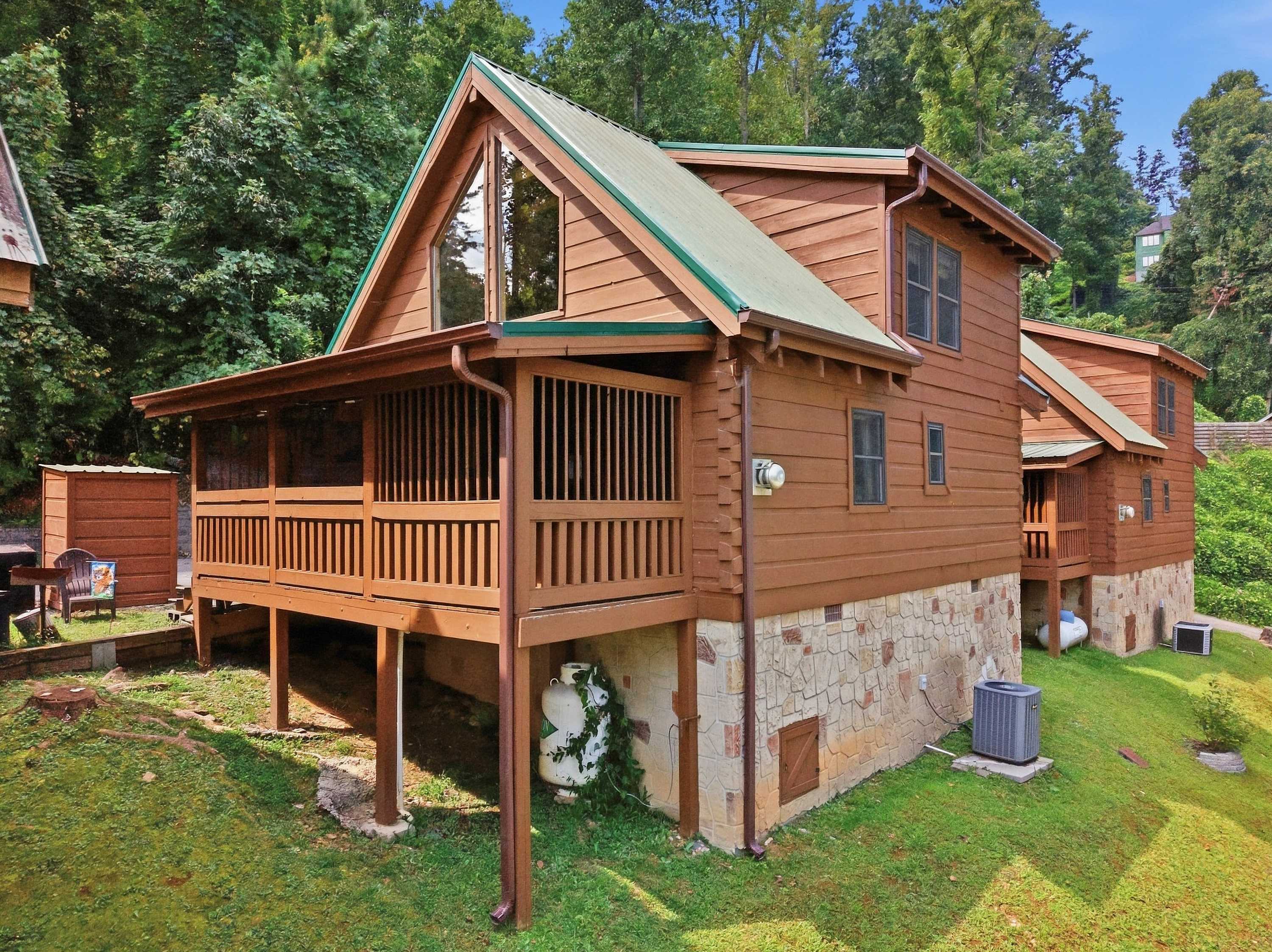 Best Location - Cozy Log Cabin - Hot Tub & Pool