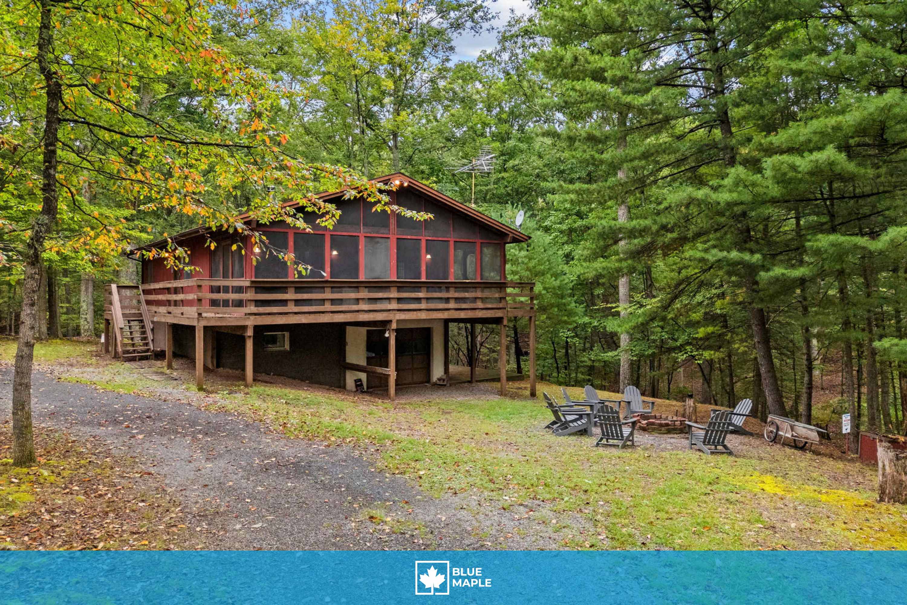 River Cabin w/hot tub, fire pit, deck, games, wifi