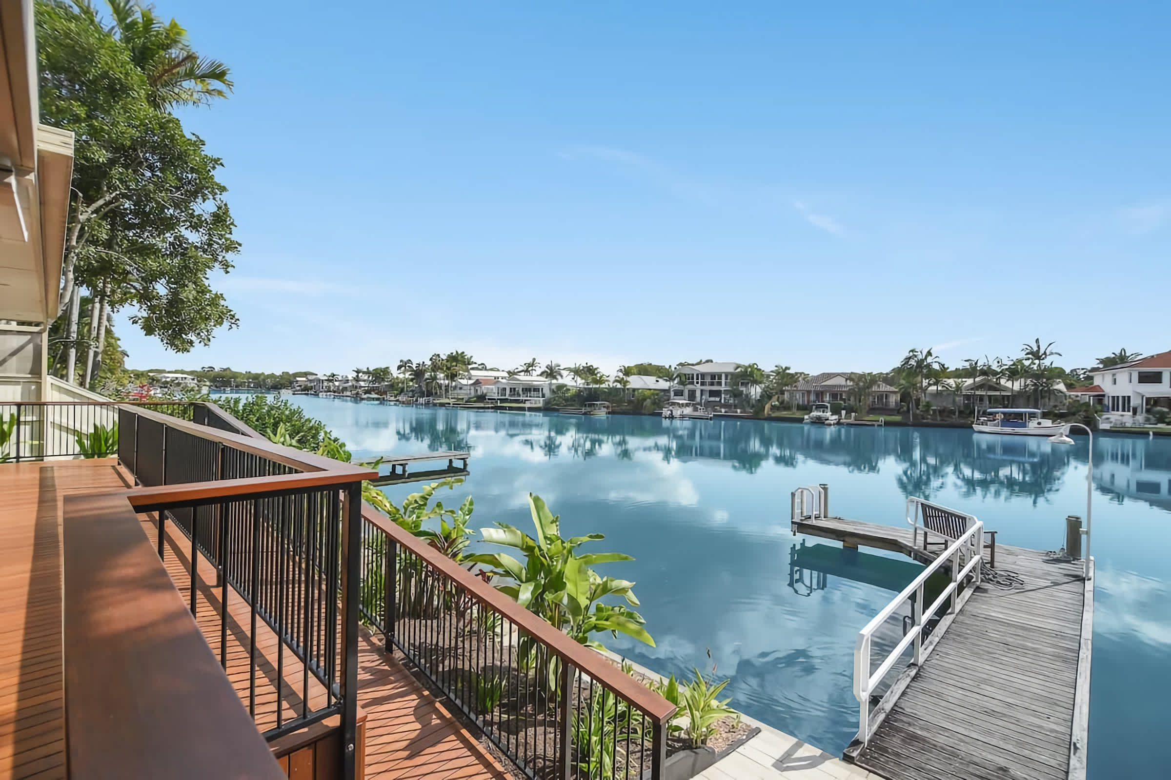 Seahorse Family & Pooch Friendly Waterfront Home
