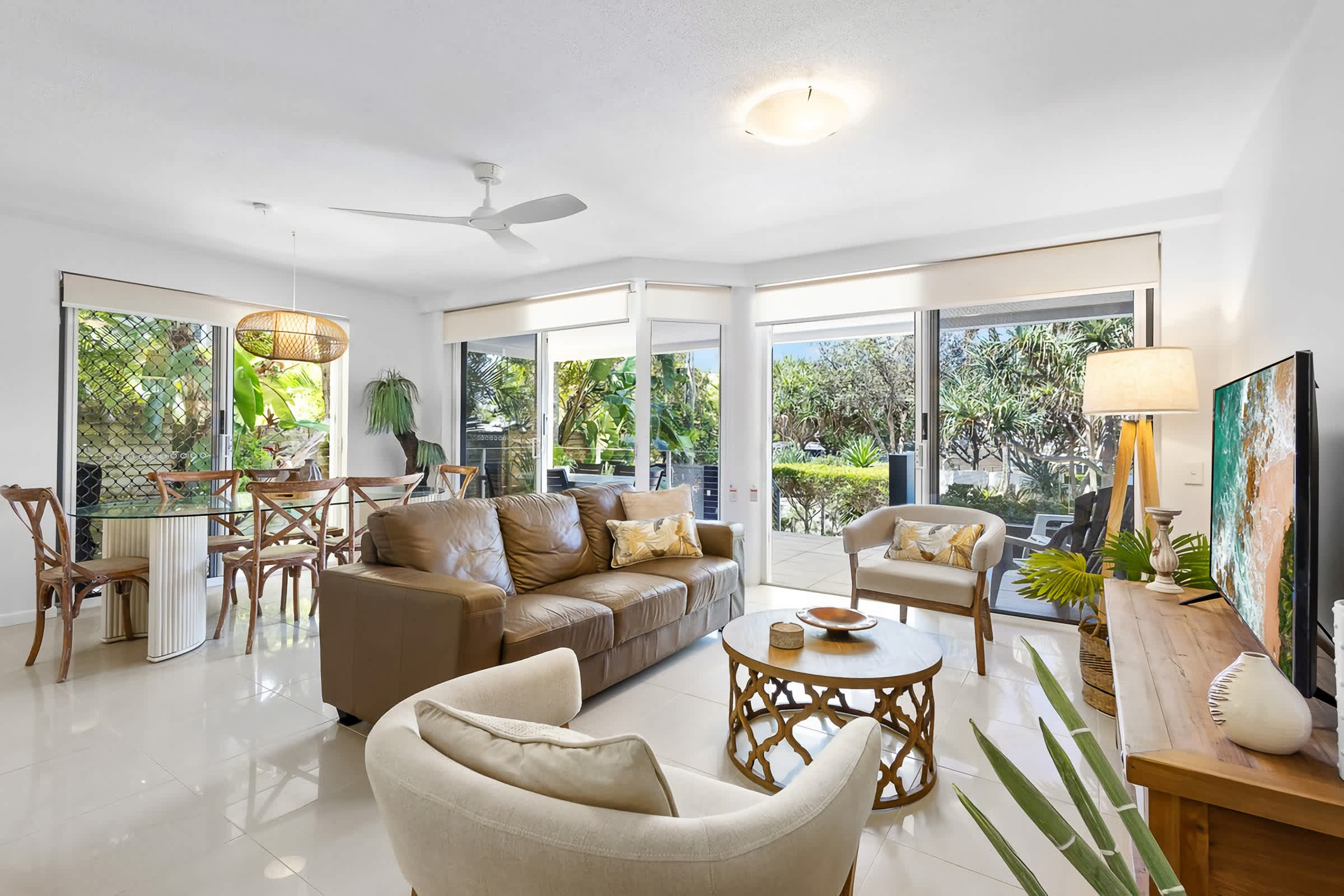 The Sunshine Villa 2 Min walk to Village Beach
