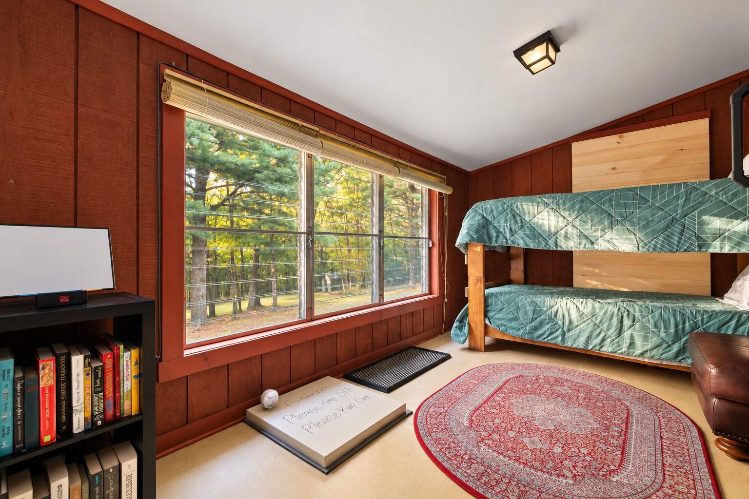 Bedroom 3 (Main Level): Twin bunk beds w/Smart TV
