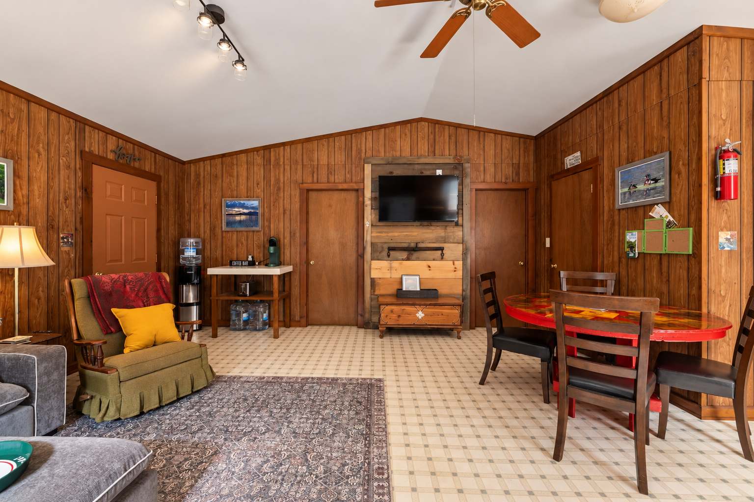26 Private Acres + Panoramic Mountain Views + WiFi