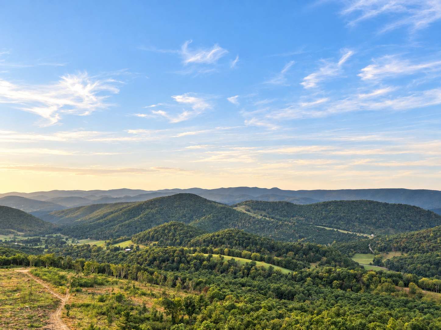 26 Private Acres + Panoramic Mountain Views + WiFi