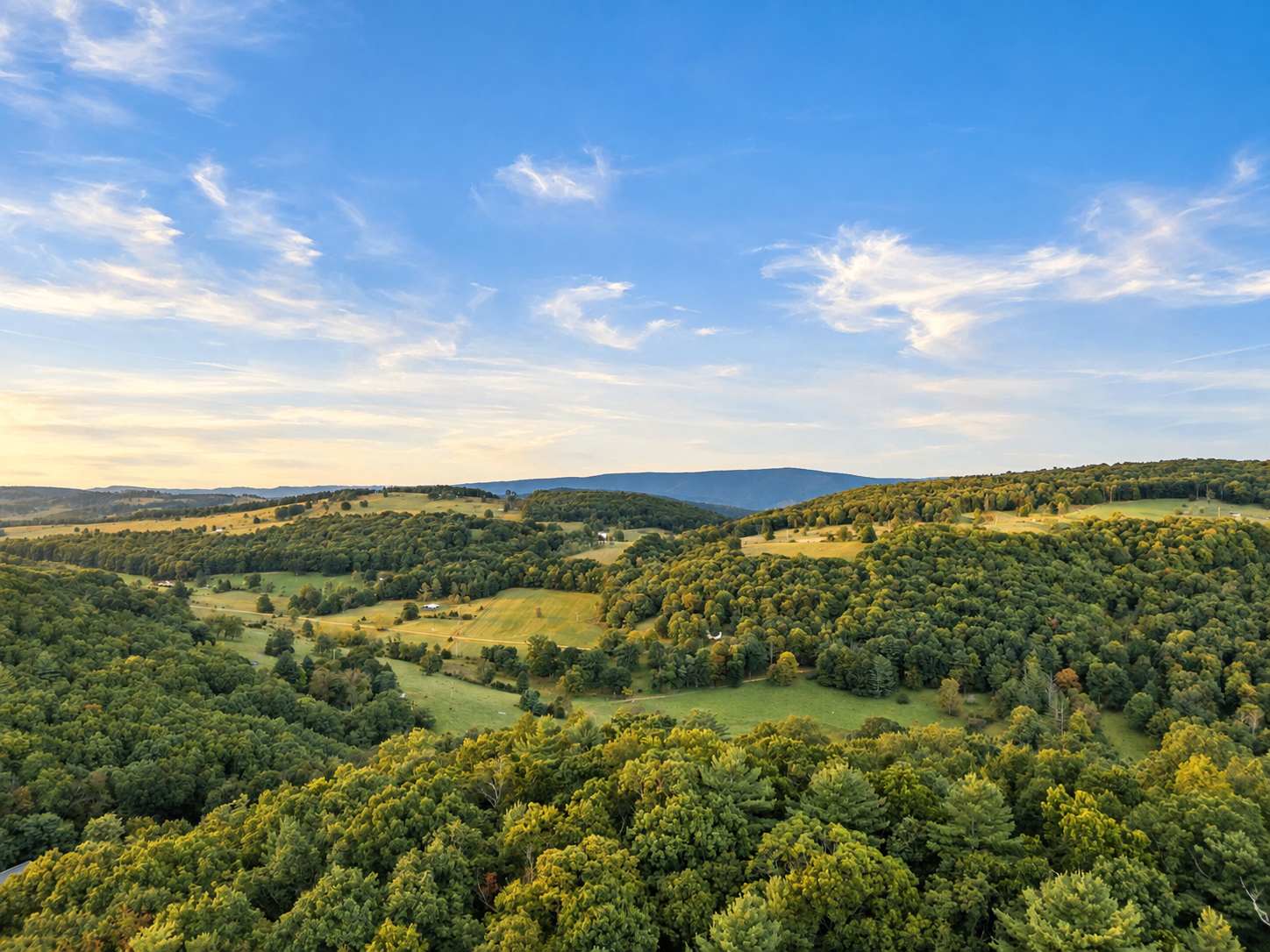 26 Private Acres + Panoramic Mountain Views + WiFi