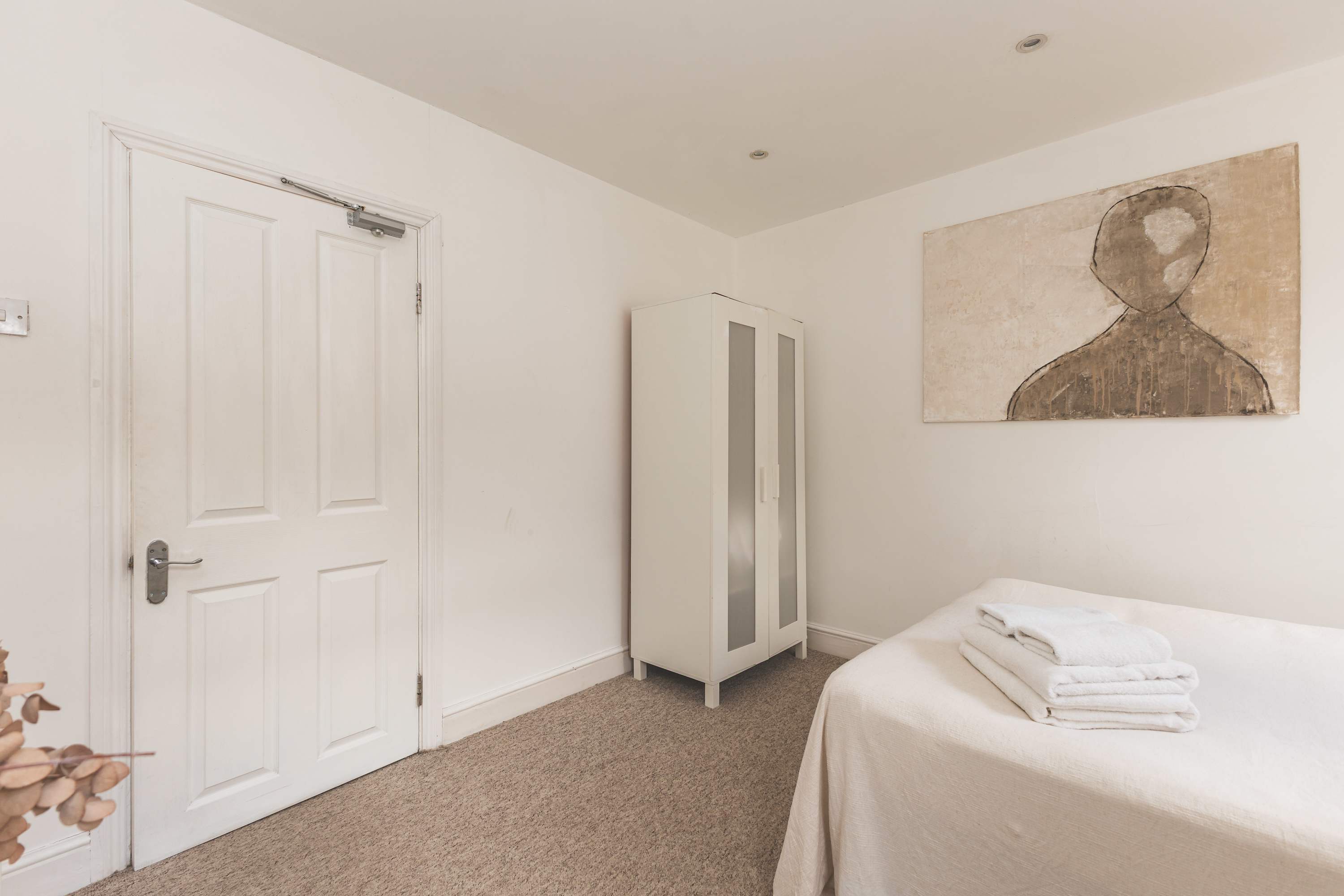 Stylish 3BED flat, great location in Holland Road 100 NW10 5AY - Property image 23 - VivreStays