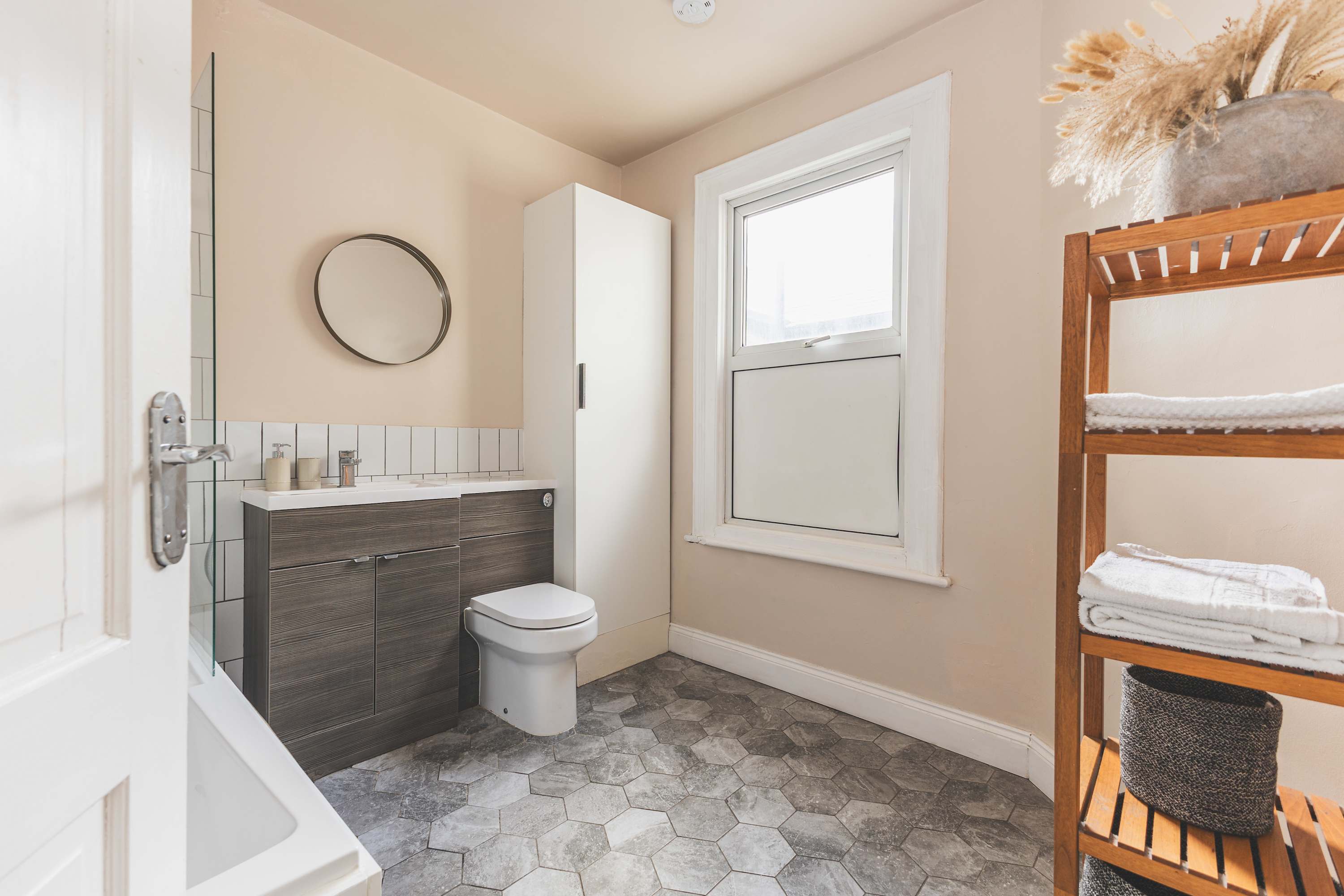 Stylish 3BED flat, great location in Holland Road 100 NW10 5AY - Property image 24 - VivreStays