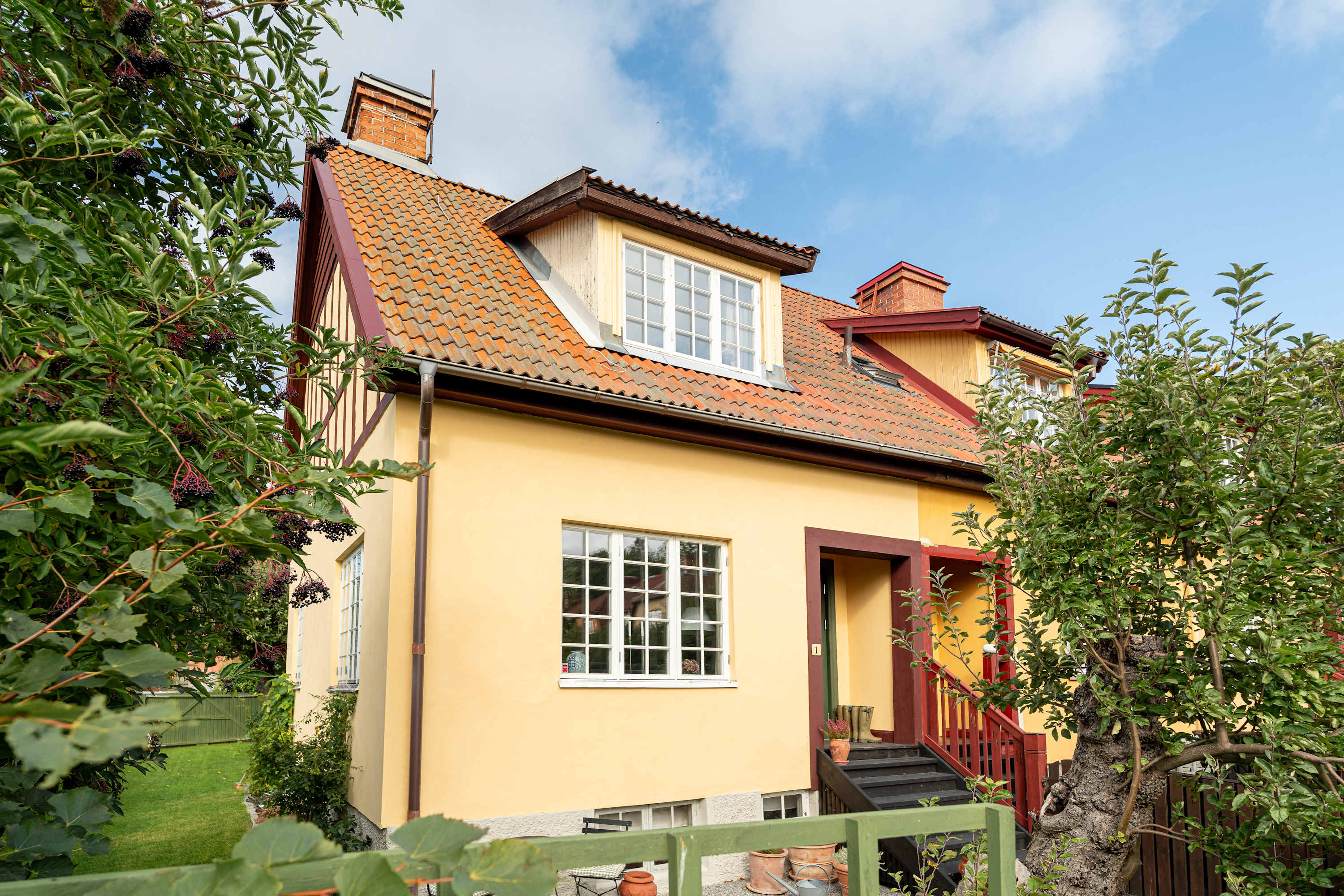 Renovated Villa Historic Lidingo Townhouse with Sauna