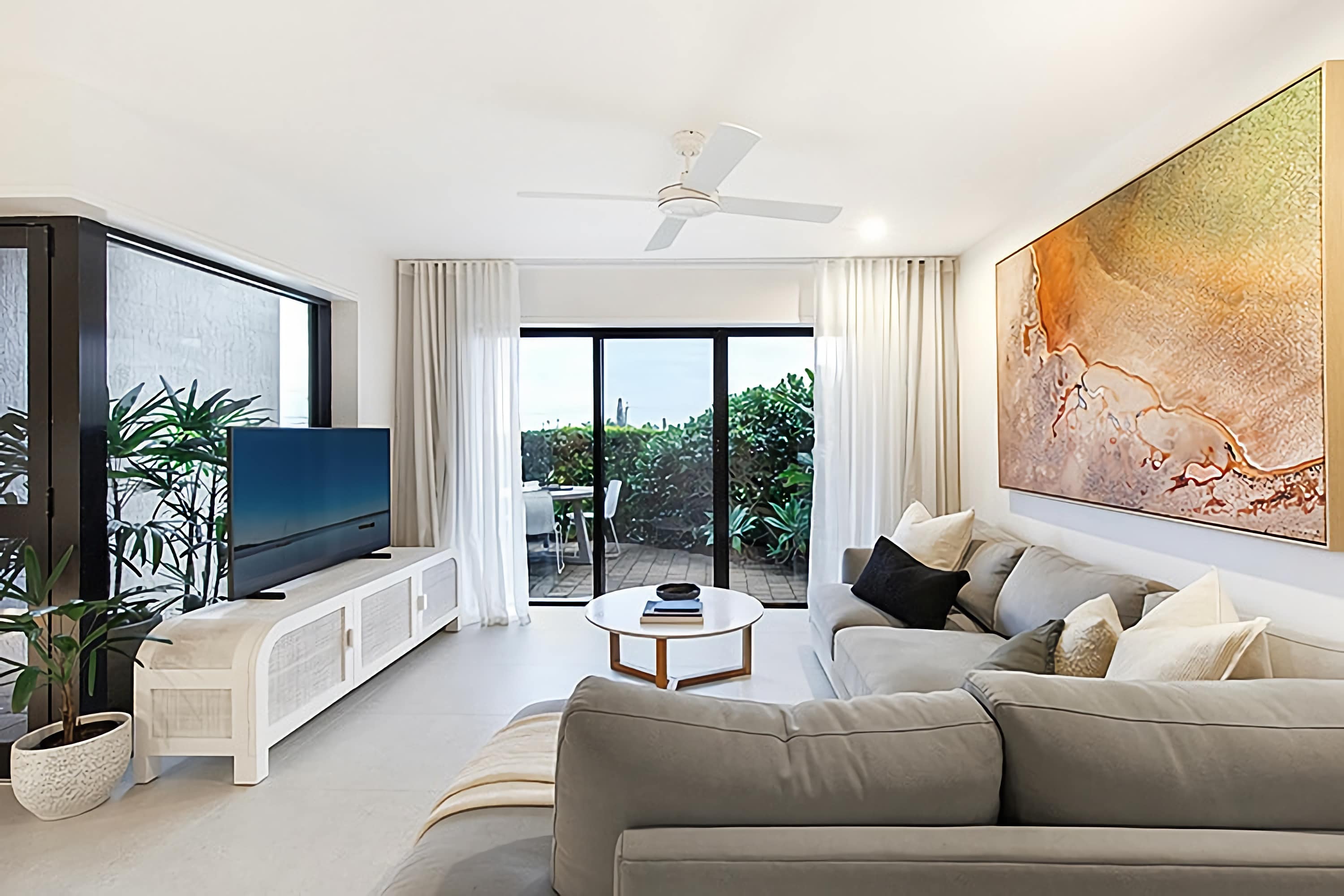 Sunrise Luxury Beach Retreat With Views