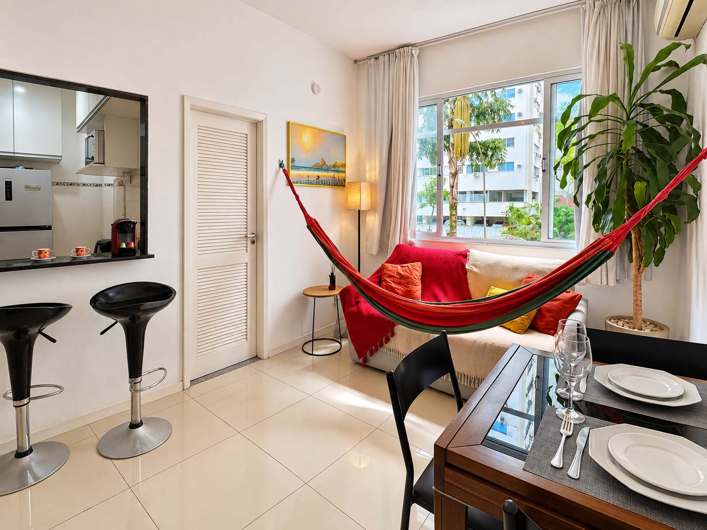 Ipanema Apt: 500MB WiFi, Walk to Beach and Lagoon — Rio de Janeiro, Rio de Janeiro — vacation rental