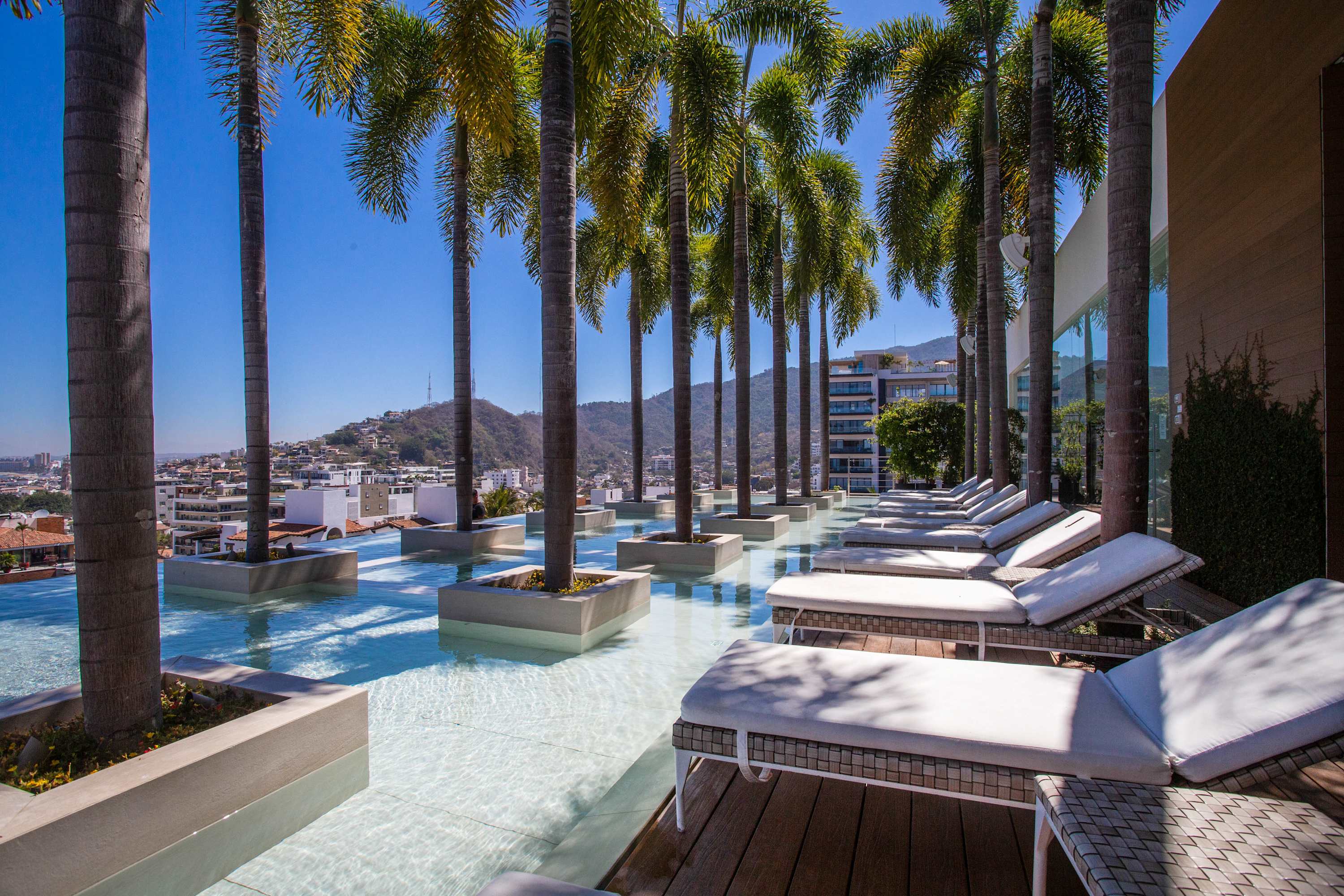 Pier 57 - Luxurious Condo in Zona Romantica
